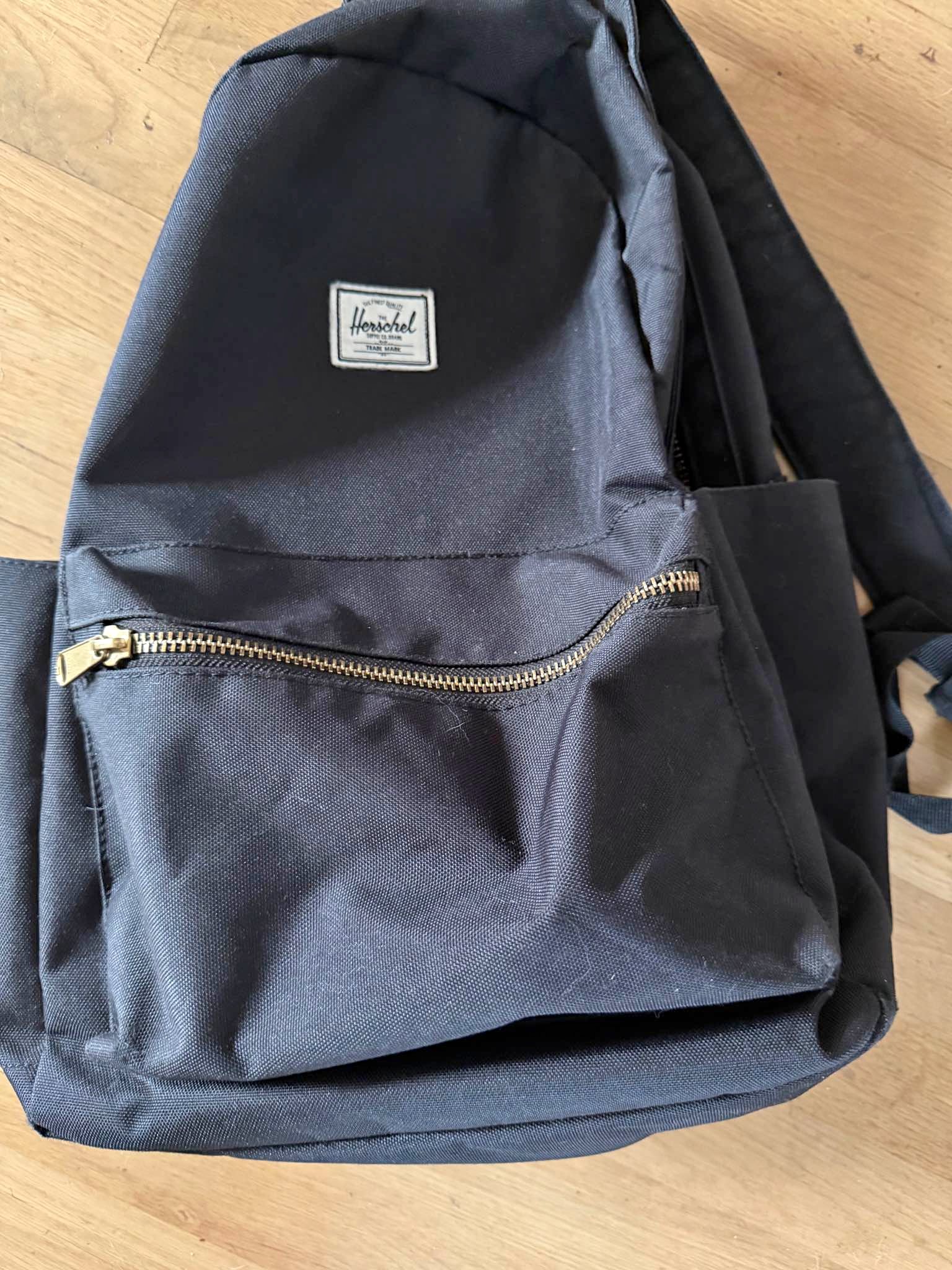grey herschel backpack gold zipper Little America  Herschel Supply Co. USA It features custom prints inspired by Minecraft and a floating sleeve that fits a 13/14 laptop Herschel Settlement Backpack - Backpacks