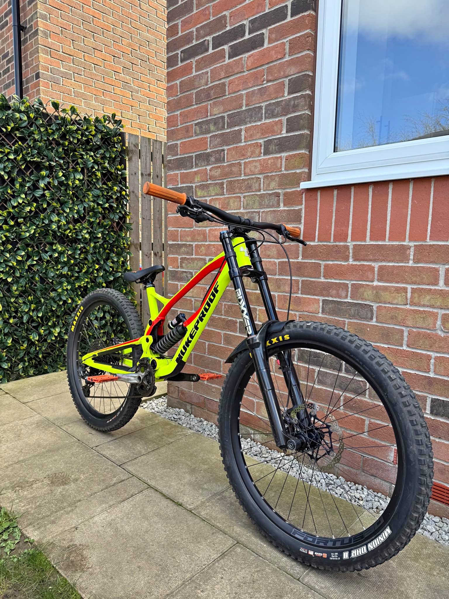 Nukeproof Pulse Comp Downhill Bike - Bicycles - North Ferriby ...