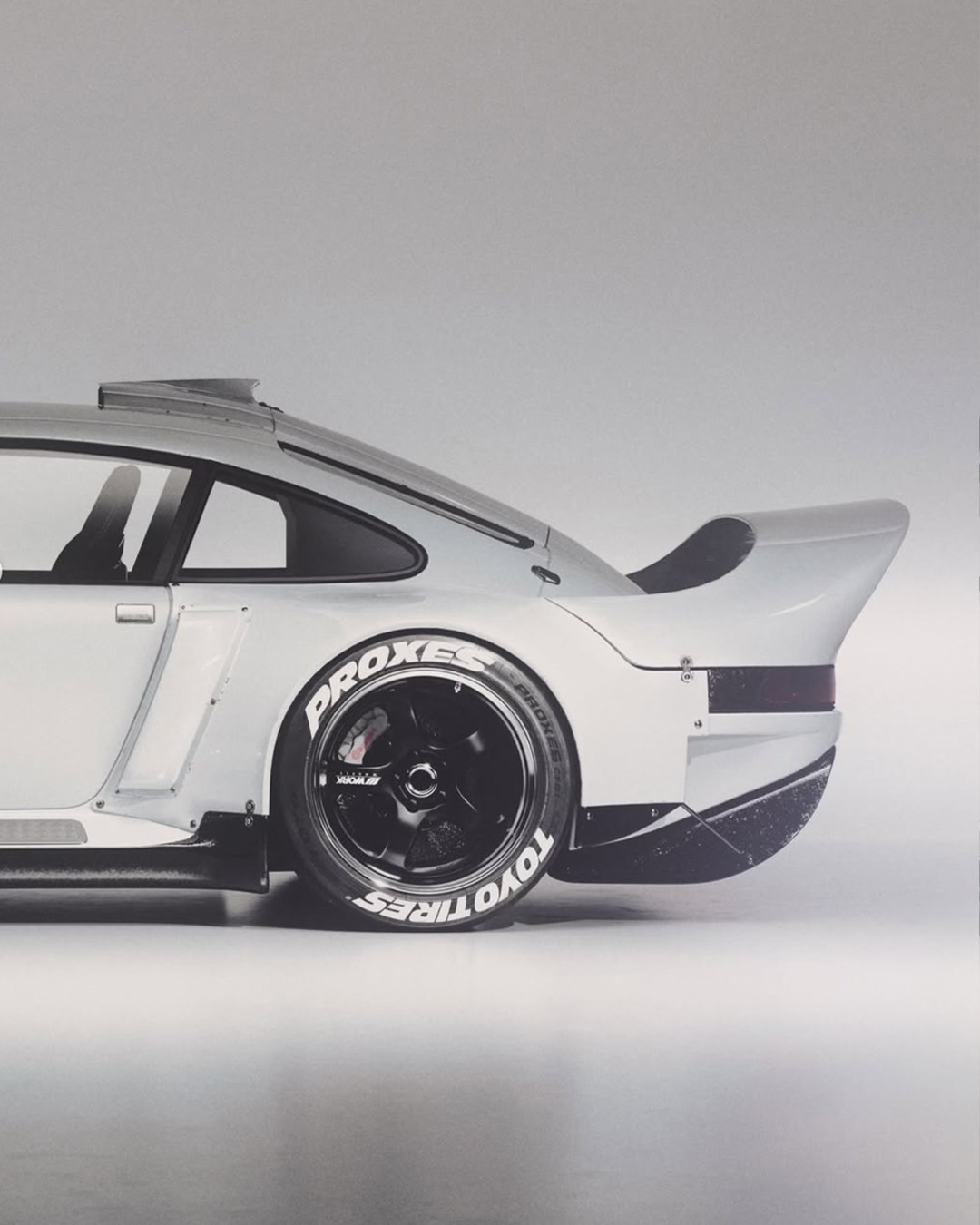 Azer Creative's Porsche 959 Apex9 Project. - Dry-carbon hood with