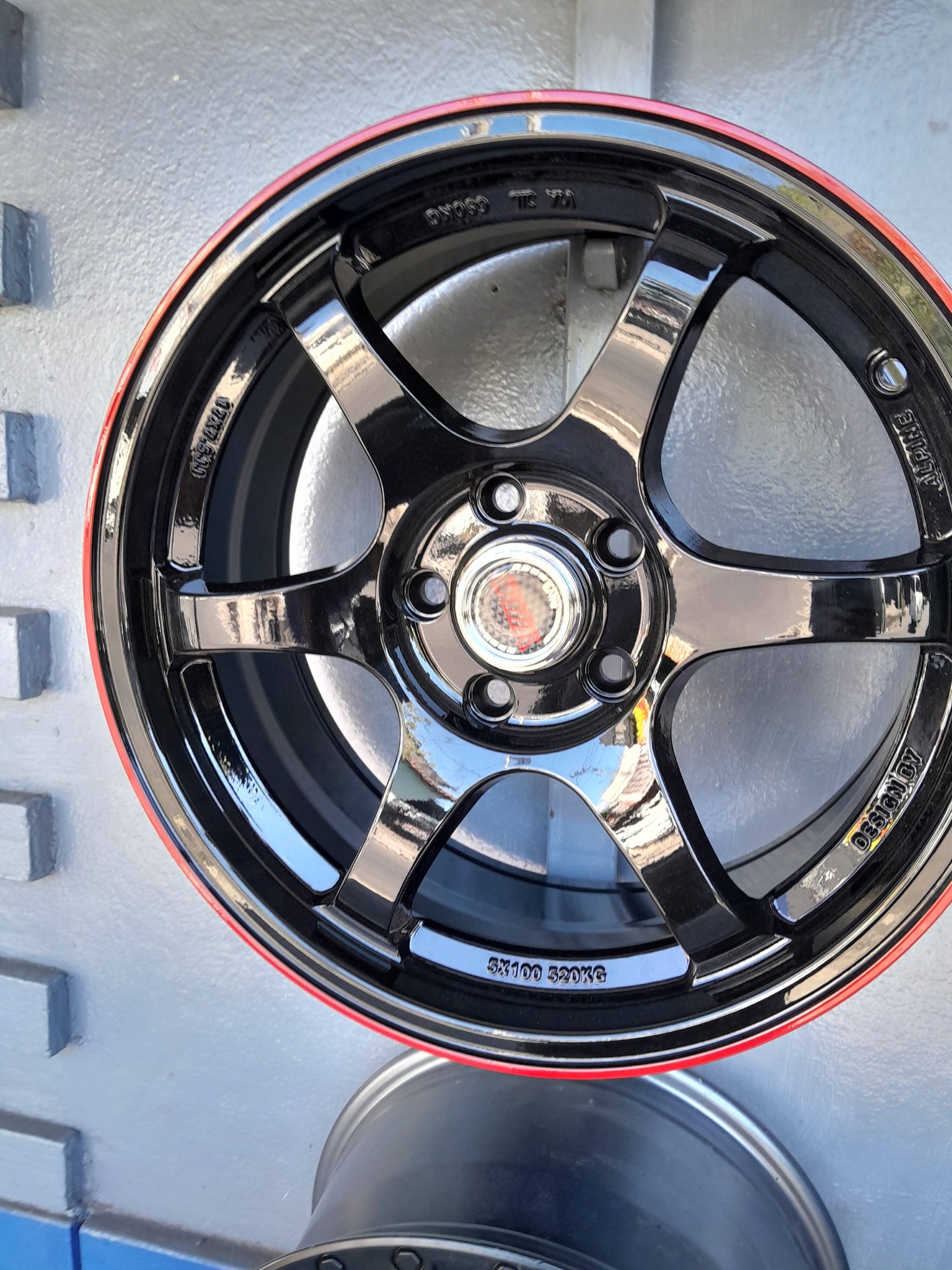 Vendo rines 17x7 de 5 hoyos nuevo en caja 📦 😱 mi WhatsApp 7808 0068