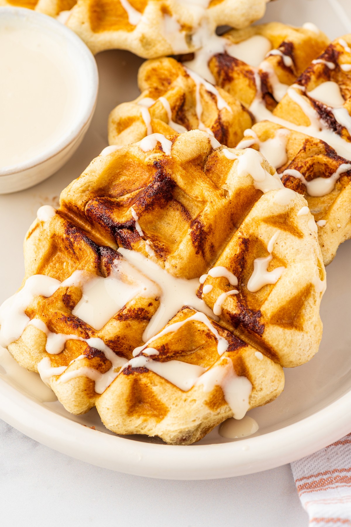 How to Make a Cinnamon Roll Waffle: Deliciously Simple Guide