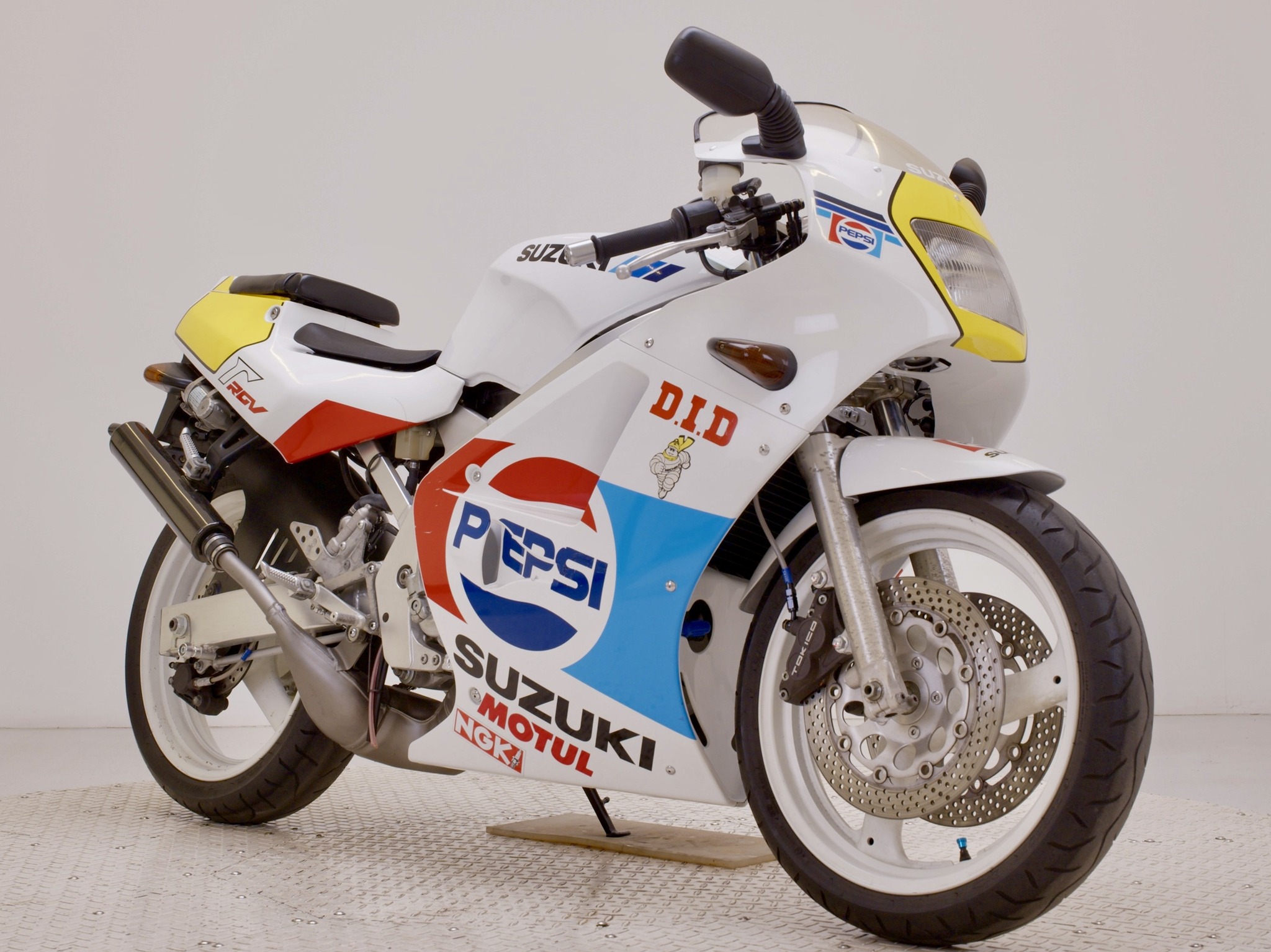 ? Suzuki RGV250 VJ21 Overview ? DM us for full pics/video 