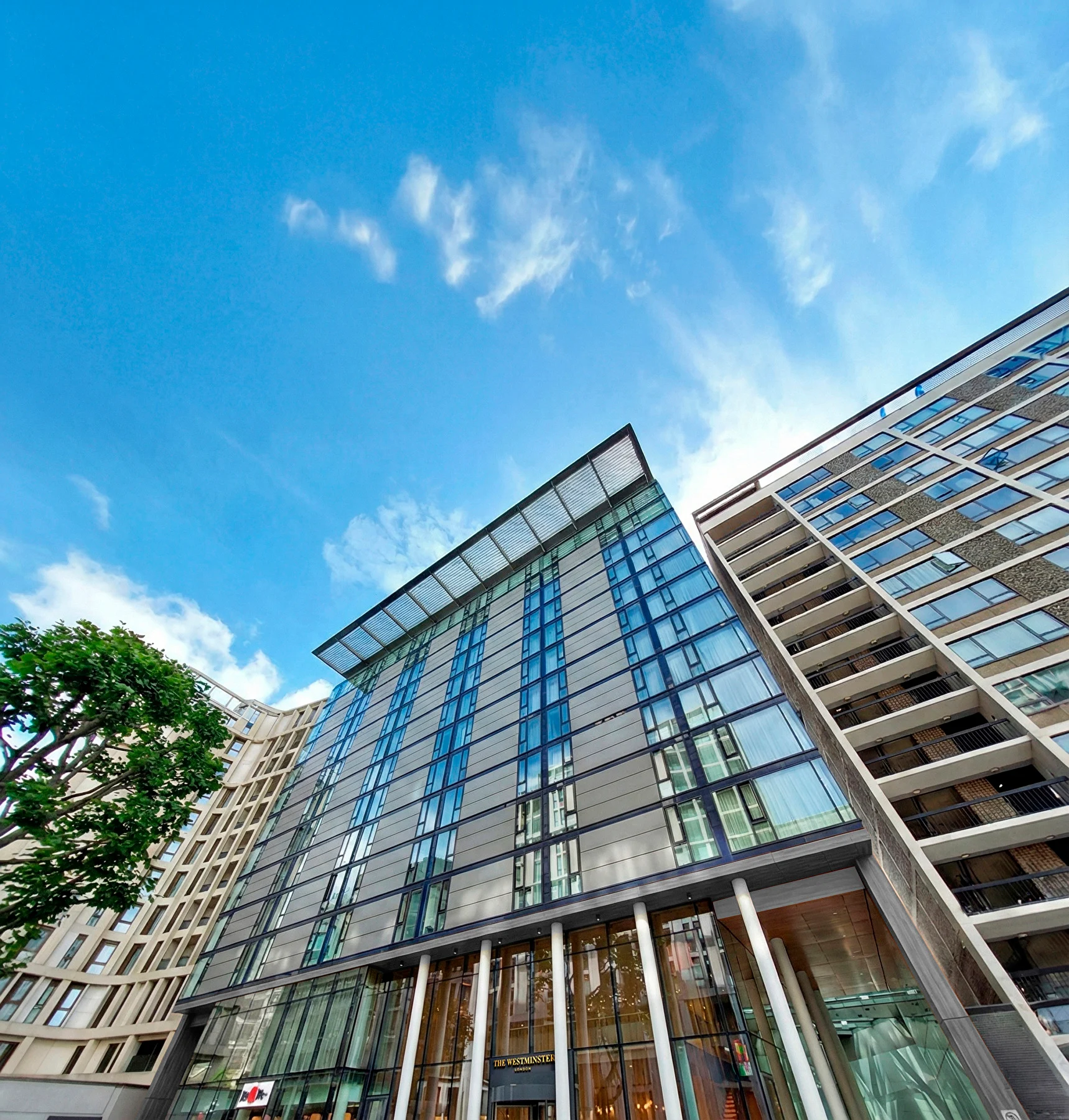 ? RIU OPENS A SECOND HOTEL IN LONDON RIU Hotels & Resorts just 