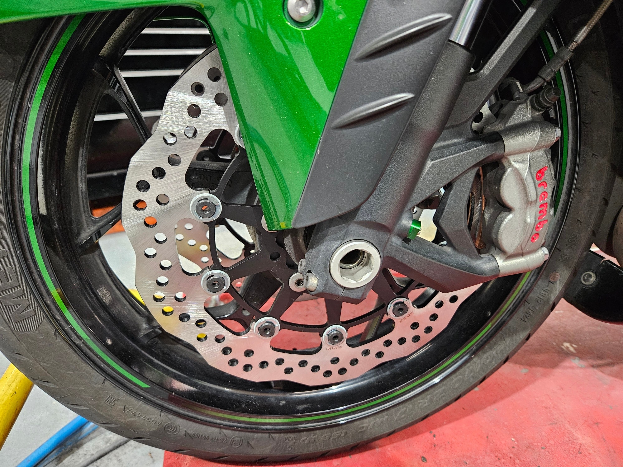 Kawasaki ZX7R tokico brake system explained