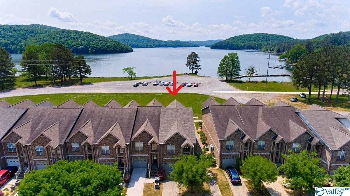Real Estate on Lake GuntersvilleAndrew & Ashley PankeySouthern Elite