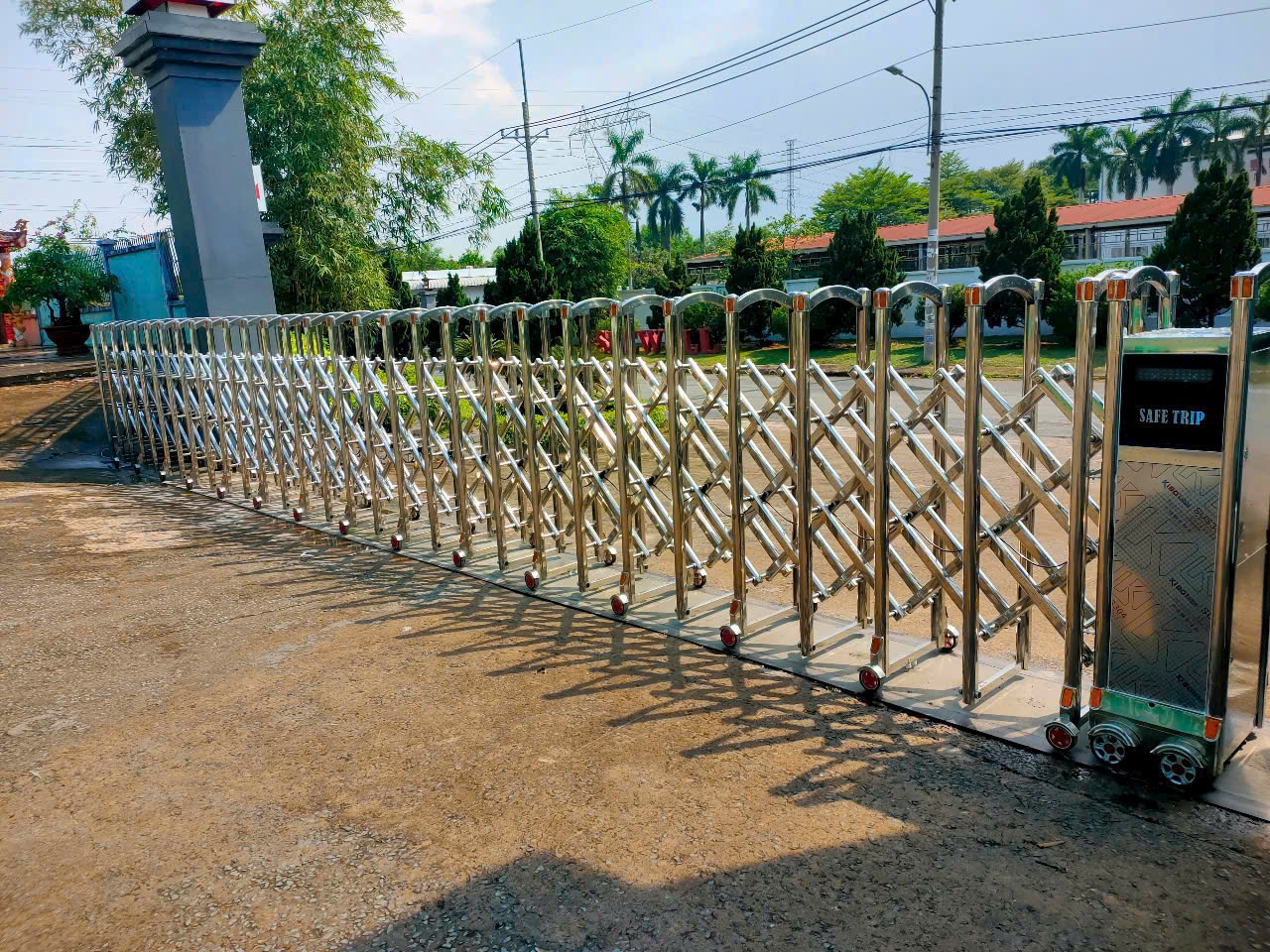 Cửa Cổng Xếp Inox Bình Dương - Thanh Chắn Barrier Phường Bình Dương, TPHCM