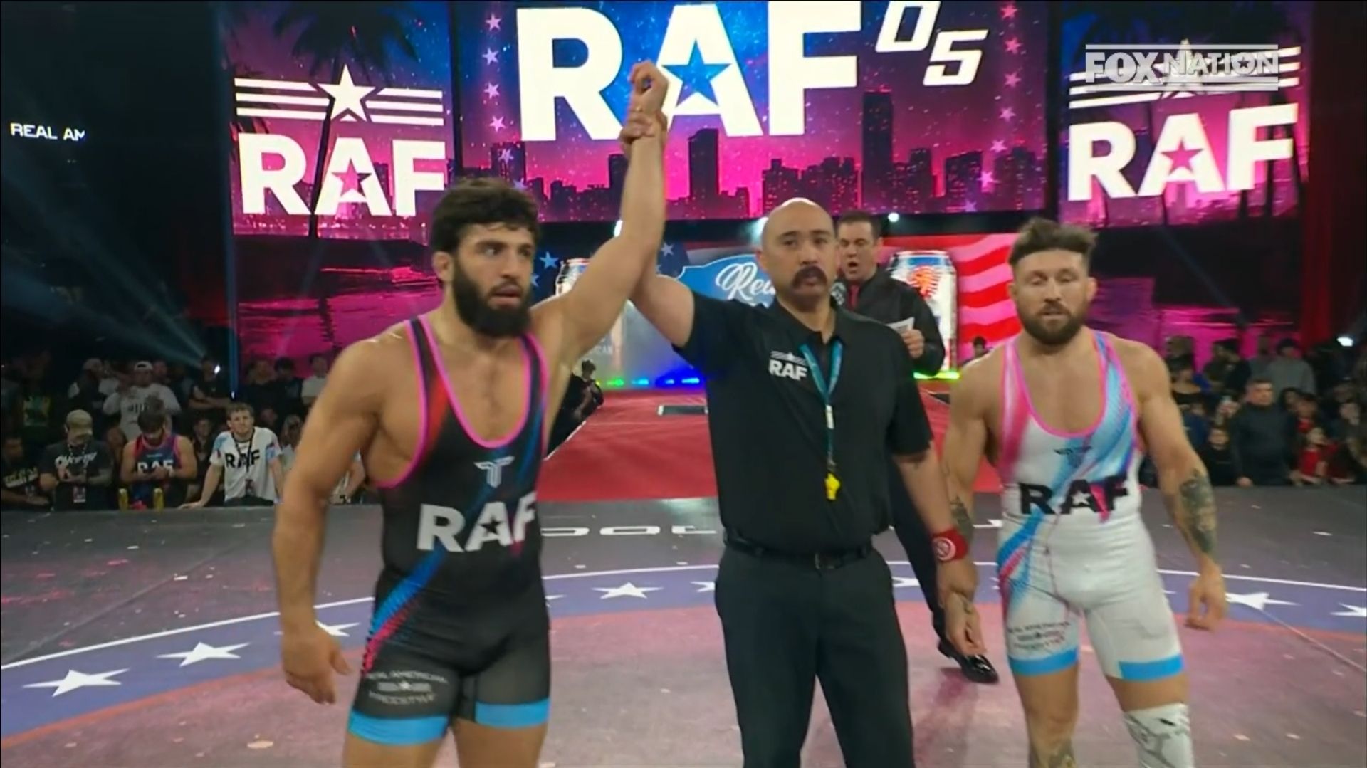 Lucha - 🚨🚨🚨DOMINANTE EN SU DEBUT🚨🚨🚨 En su debut en RAF Arman Tsarukyan ...