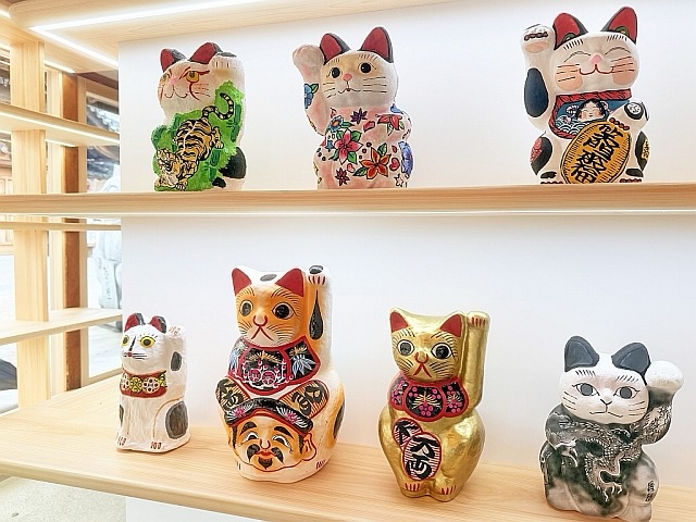 おかげ横丁では、2026年7月3日（金）、招き猫の専門店「吉兆招福亭」を