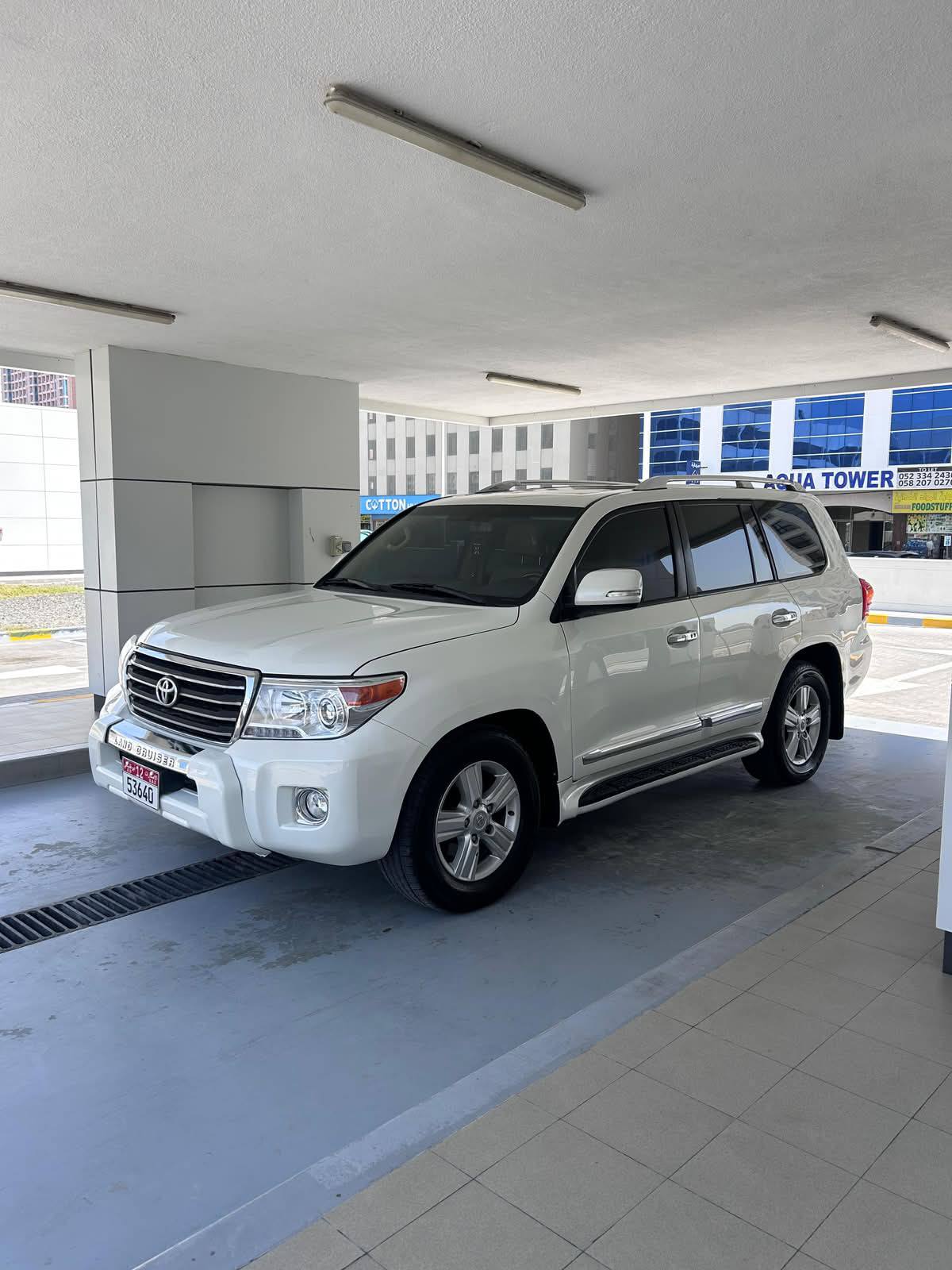 TOYOTA_LAND_CRUISER_VXR_5.7L V8 model 2015 Gcc SPECIFIC Drive