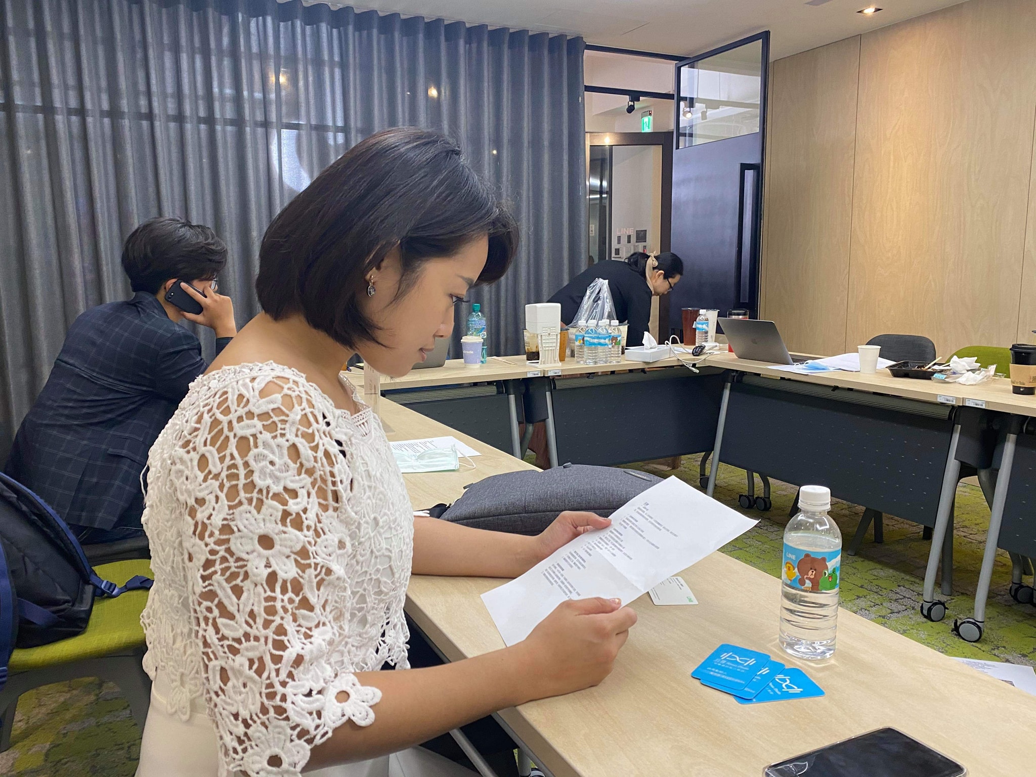 周依蝶勞碌命 - 昨天去Line總部做直播 談談疫情影響 來得都是厲害的講者 聽他們描述困境中如何再闢商機...