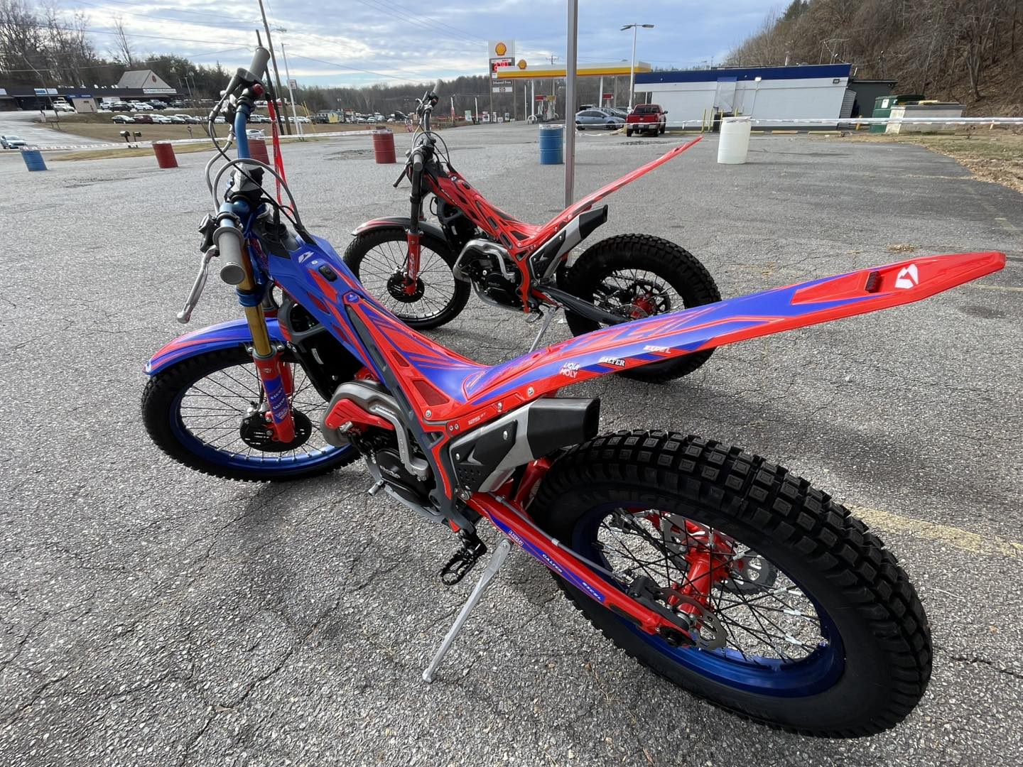かにかに At Gwyn Motorsports, we proudly offer an impressive selection of