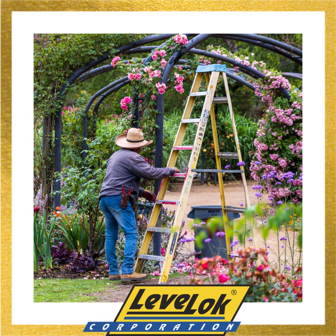 🪜 Ladder Safety Tip of the Week 🛠️... - Levelok Corporation | Facebook