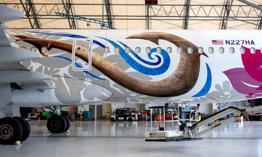 New Lilo and Stitch movie markings on Hawaiian Air Boeing 717