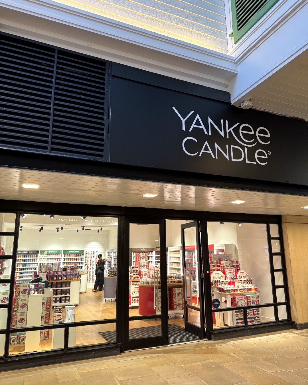The Yankee Candle Company pop-up is now open! ✨ Find the perfect Christmas gifts at incredible outlet prices 🤩 Candle gift set ✨ RRP: £6 / Outlet price £4 ✨ Wax melts and tealight melter set