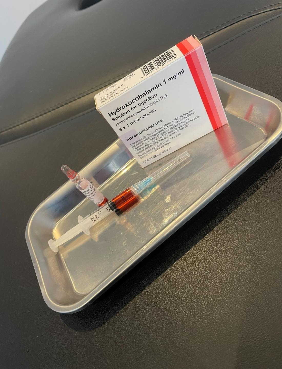 B12 vitamin booster injections available by appointment, to help maintain a strong immune system, as those autumn/winter months roll in 💪🏼