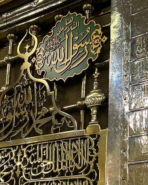 فضيلة - - كان رسول الله - صلى الله عليه وسلم - فخما مفخما ، يتلألأ وجهه ...