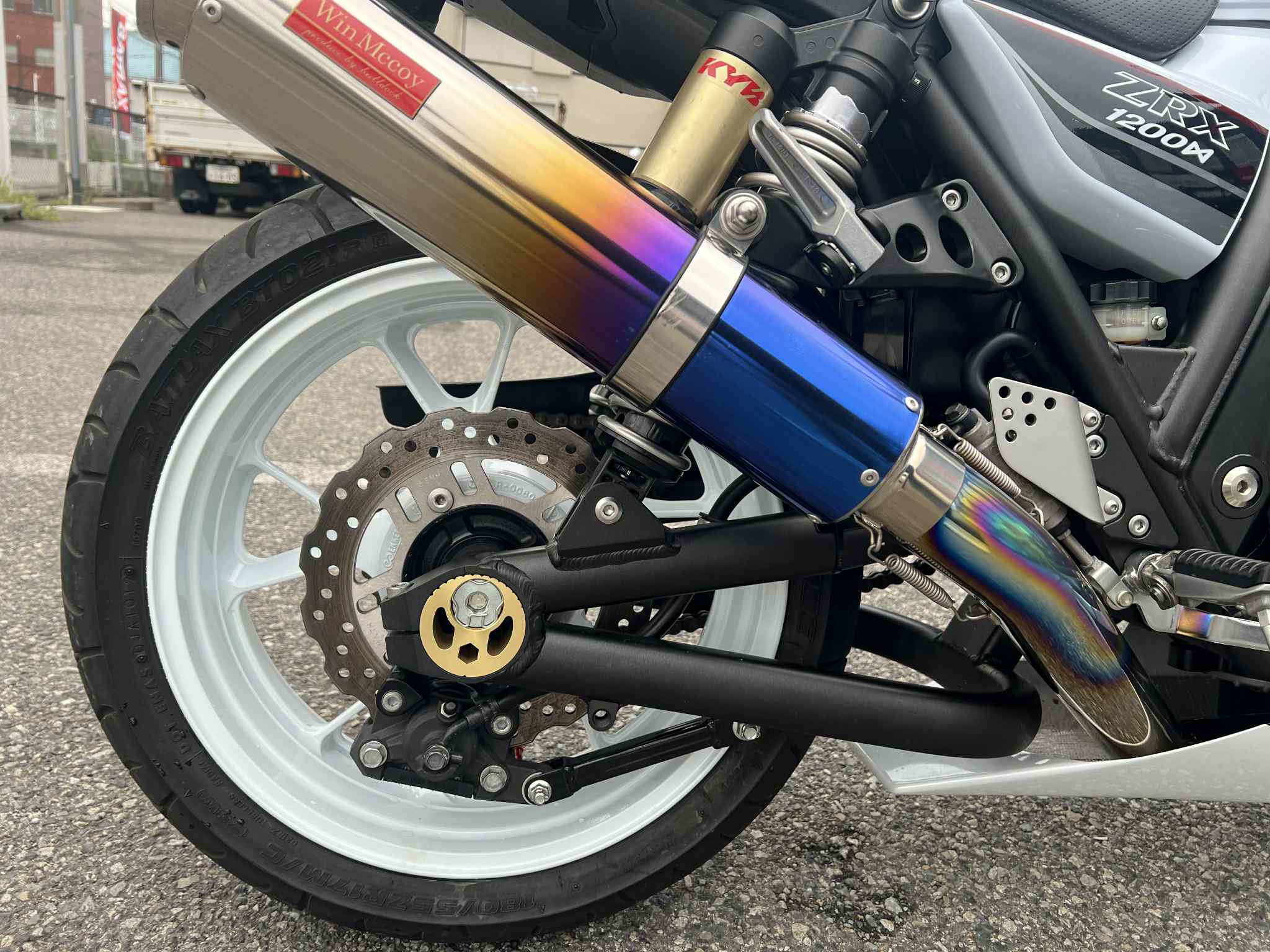 MFD神戸店のmです? 本日ご紹介する中古車両はZRX1200ダエグ 