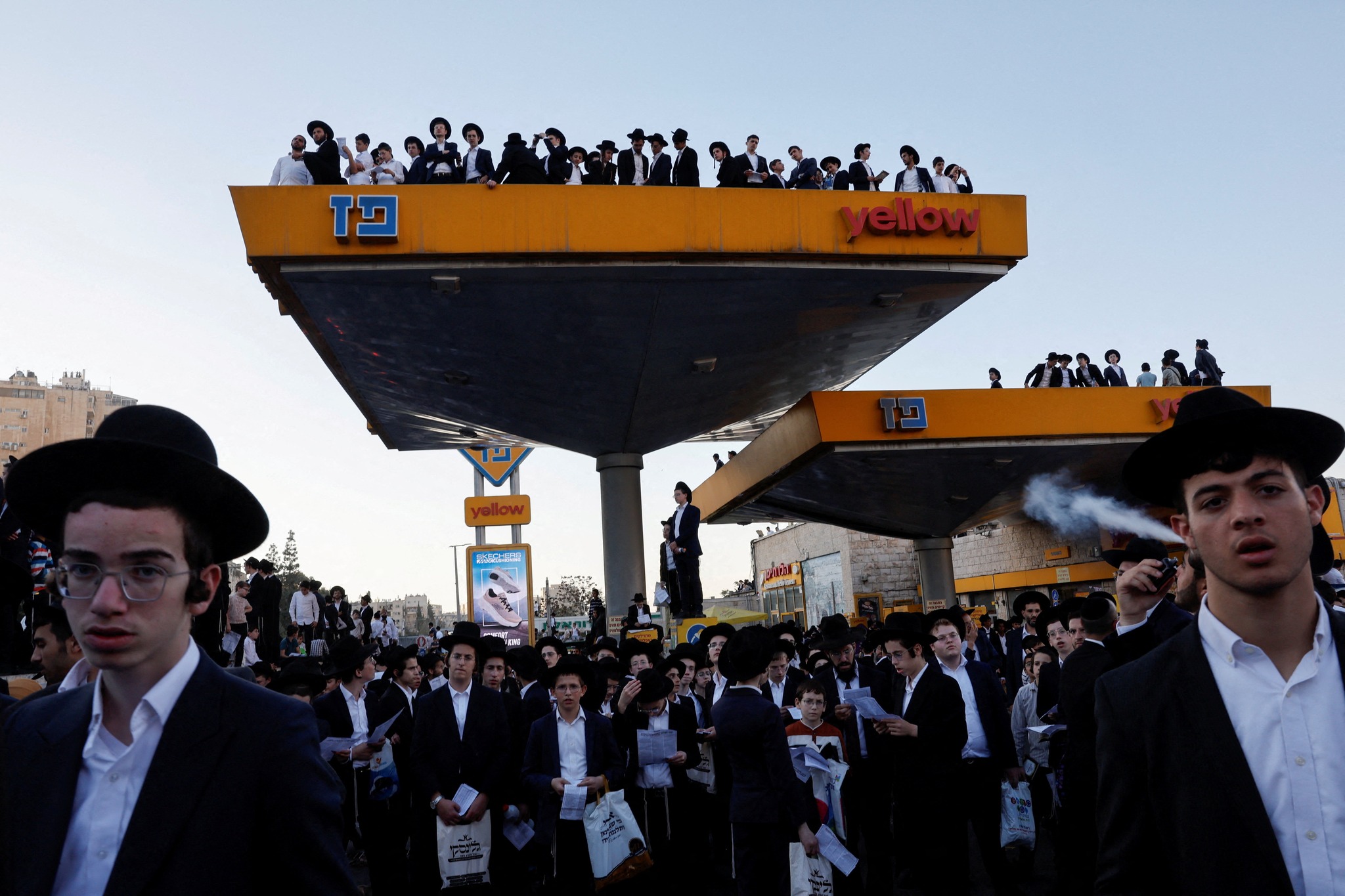 GMA - LOOK: Hundreds of thousands of ultra-Orthodox Jews flock to ...