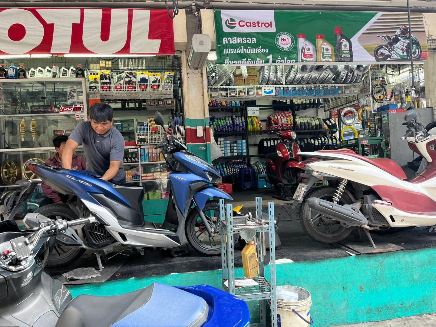 ร้านยางมอเตอร์ไซค์ R999 / คลองเตย สุขุมวิท / ยาง ทุกไซร์ ทุกรุ่น | Bangkok