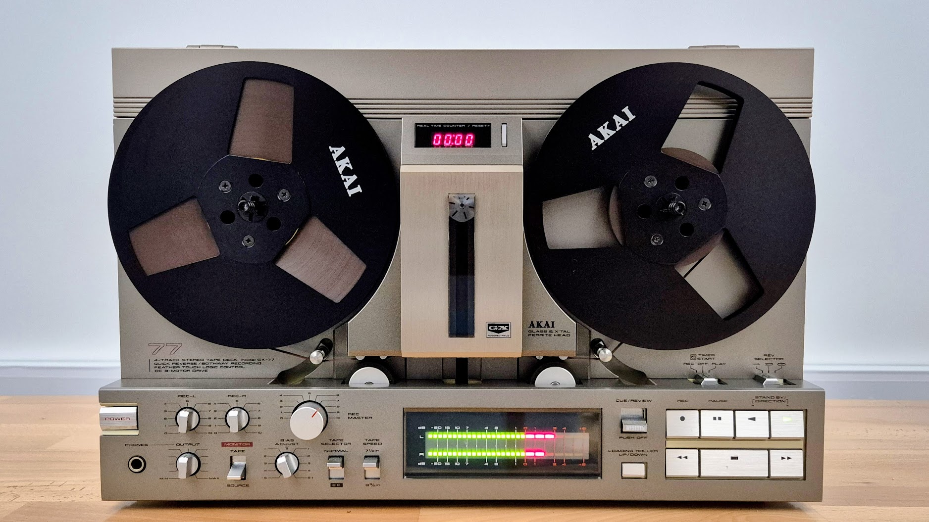 AKAI GX-77 (1982-1984) 3 motors, 6 head, 4 tracks Tape speeds: 9.5