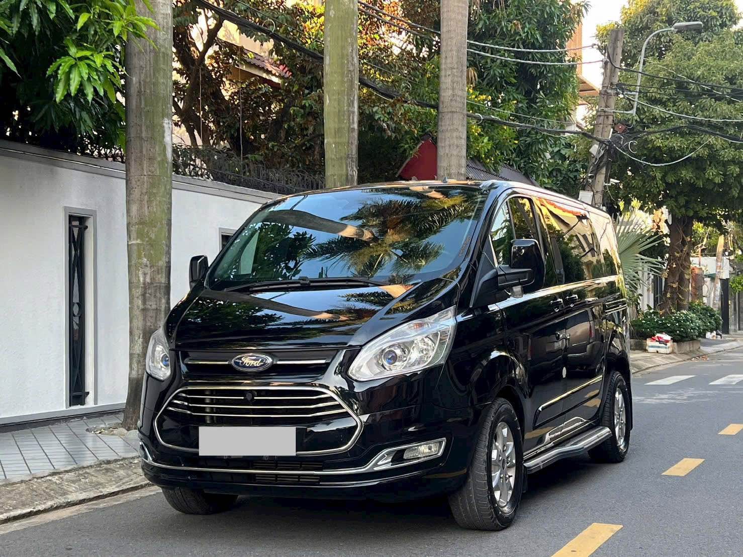 TOURNEO 2019 RỘNG RÃI 7 CHỖ VIP MÁY XĂNG