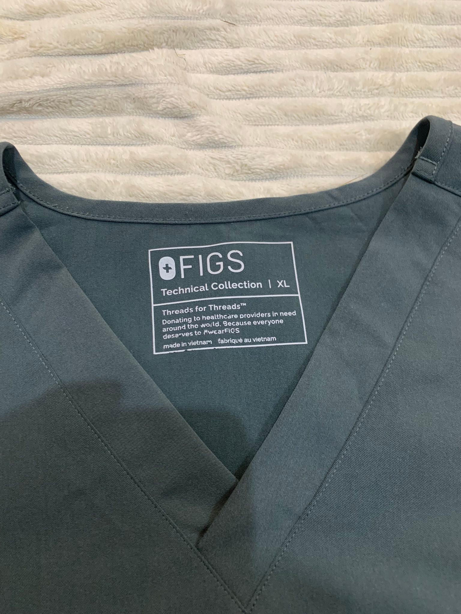 Scrubs Sales and Exchange | Figs Leon 3 pocket scrub top | Facebook