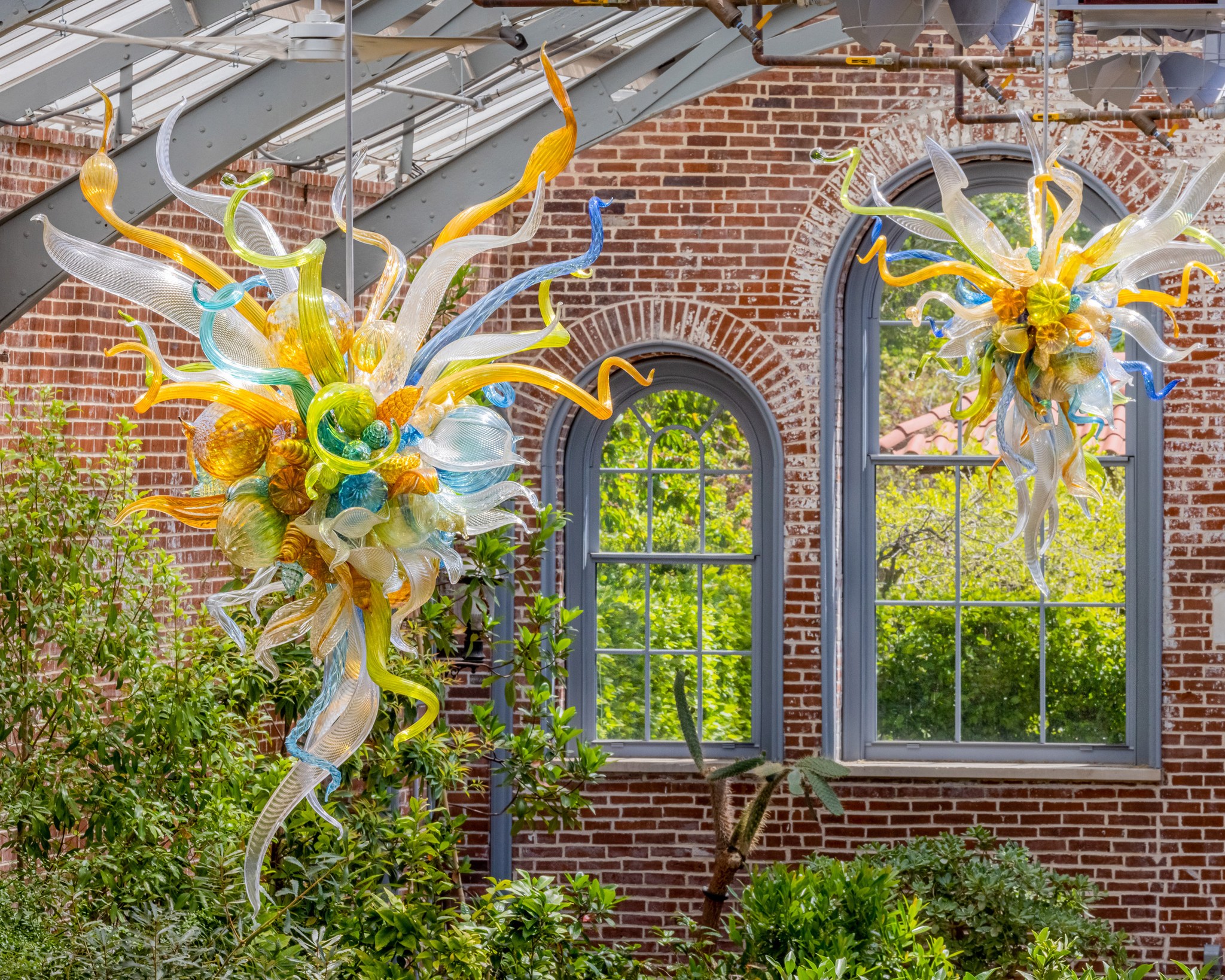 Blue Chandelier” (2006) at Missouri Botanical Gardens in 2023. To