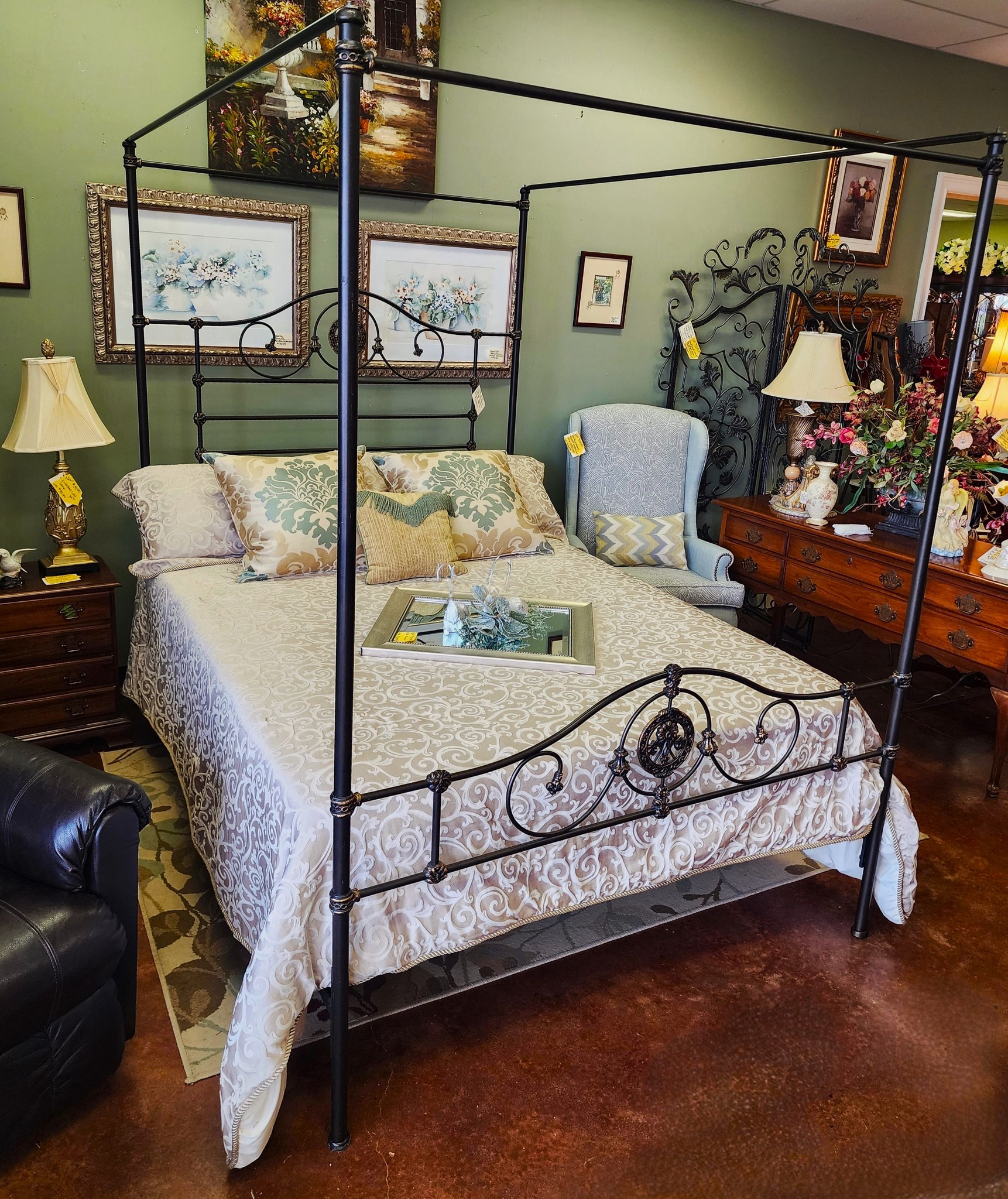 Classic - Stunning canopy bronze metal queen bed with mattress set. It