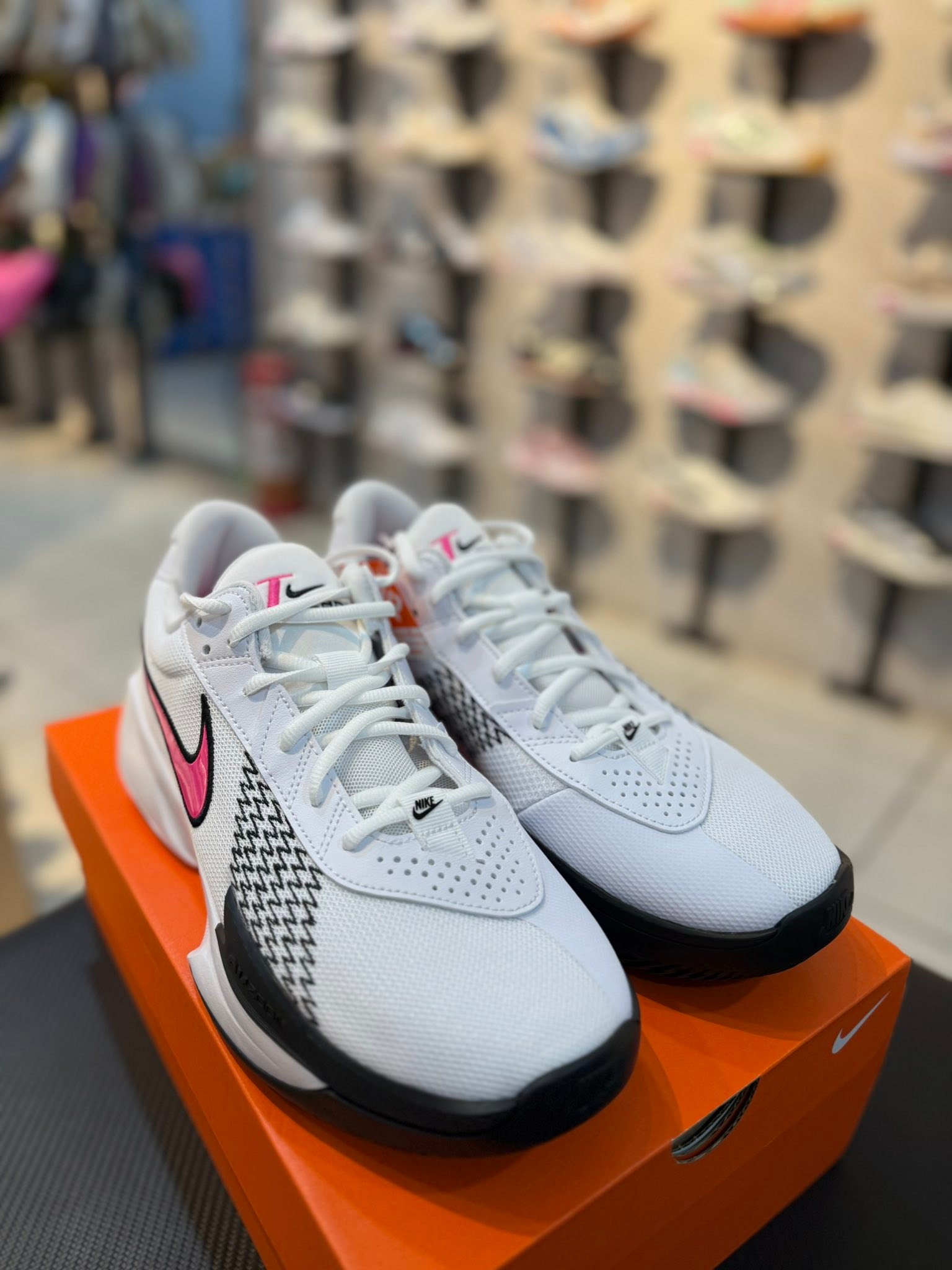 NEW COLORWAY ALERT ? GT Cut Academy “PINK BLAST” Brandnew/Legit 