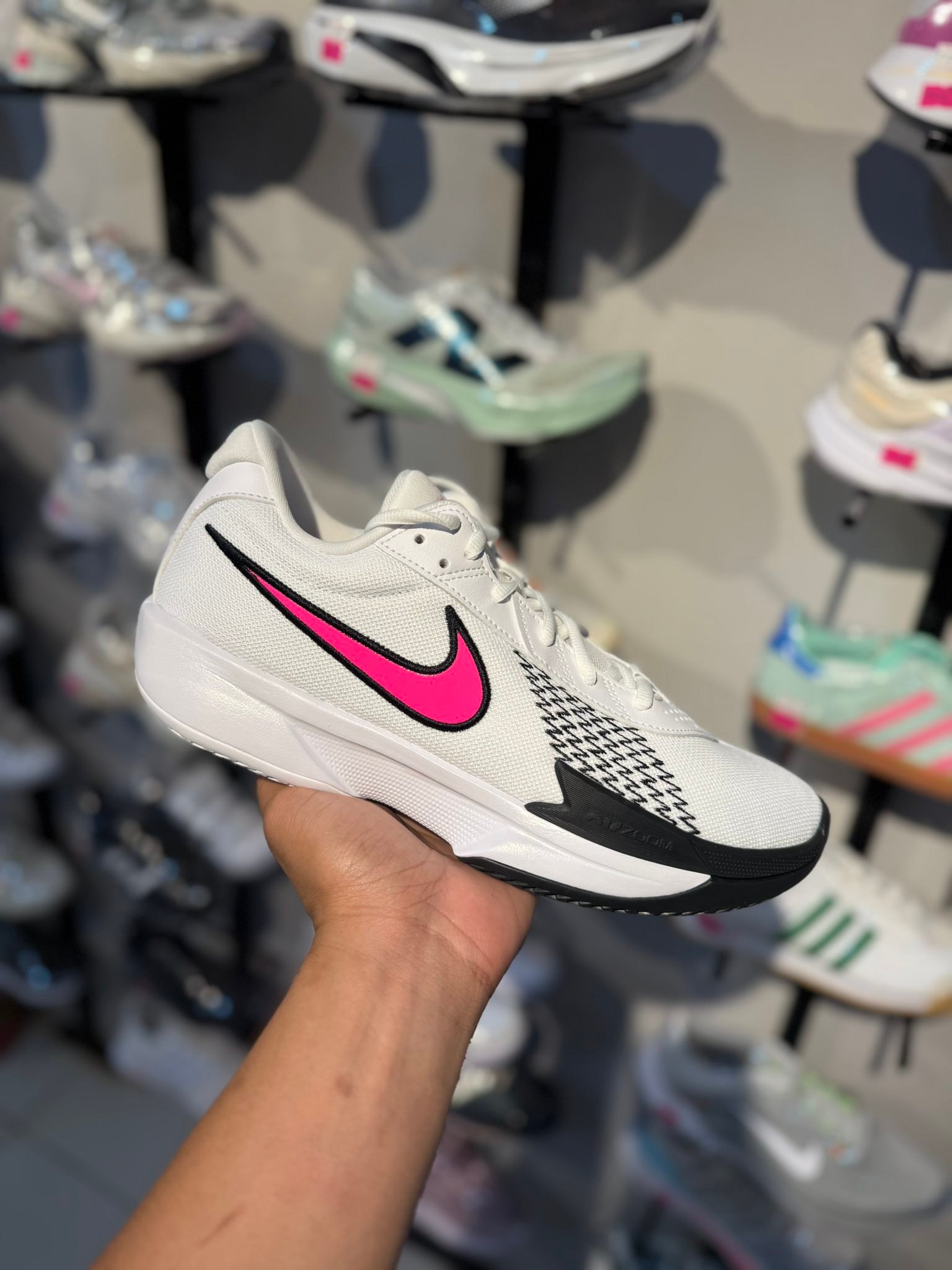 NEW COLORWAY ALERT ? GT Cut Academy “PINK BLAST” Brandnew/Legit 