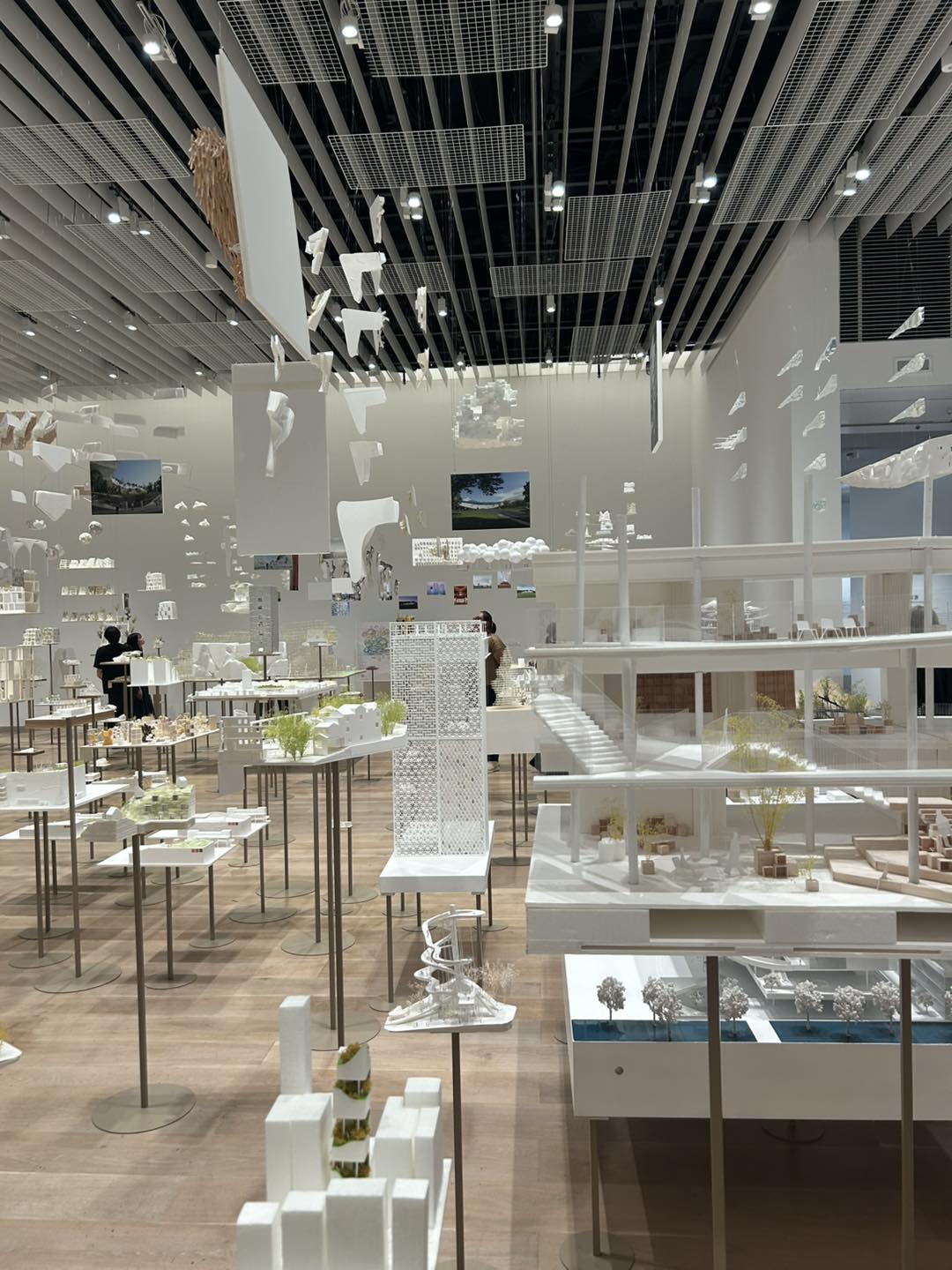 FIG Projects - Conrad Roland, Drawing of an exhibition hall with ...