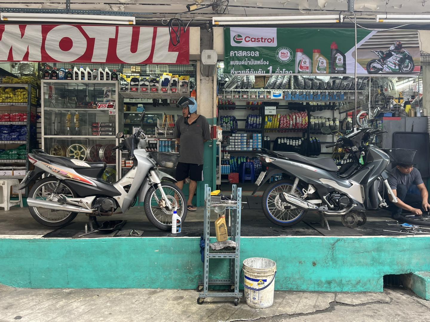 ร้านยางมอเตอร์ไซค์ R999 / คลองเตย สุขุมวิท / ยาง ทุกไซร์ ทุกรุ่น | Bangkok