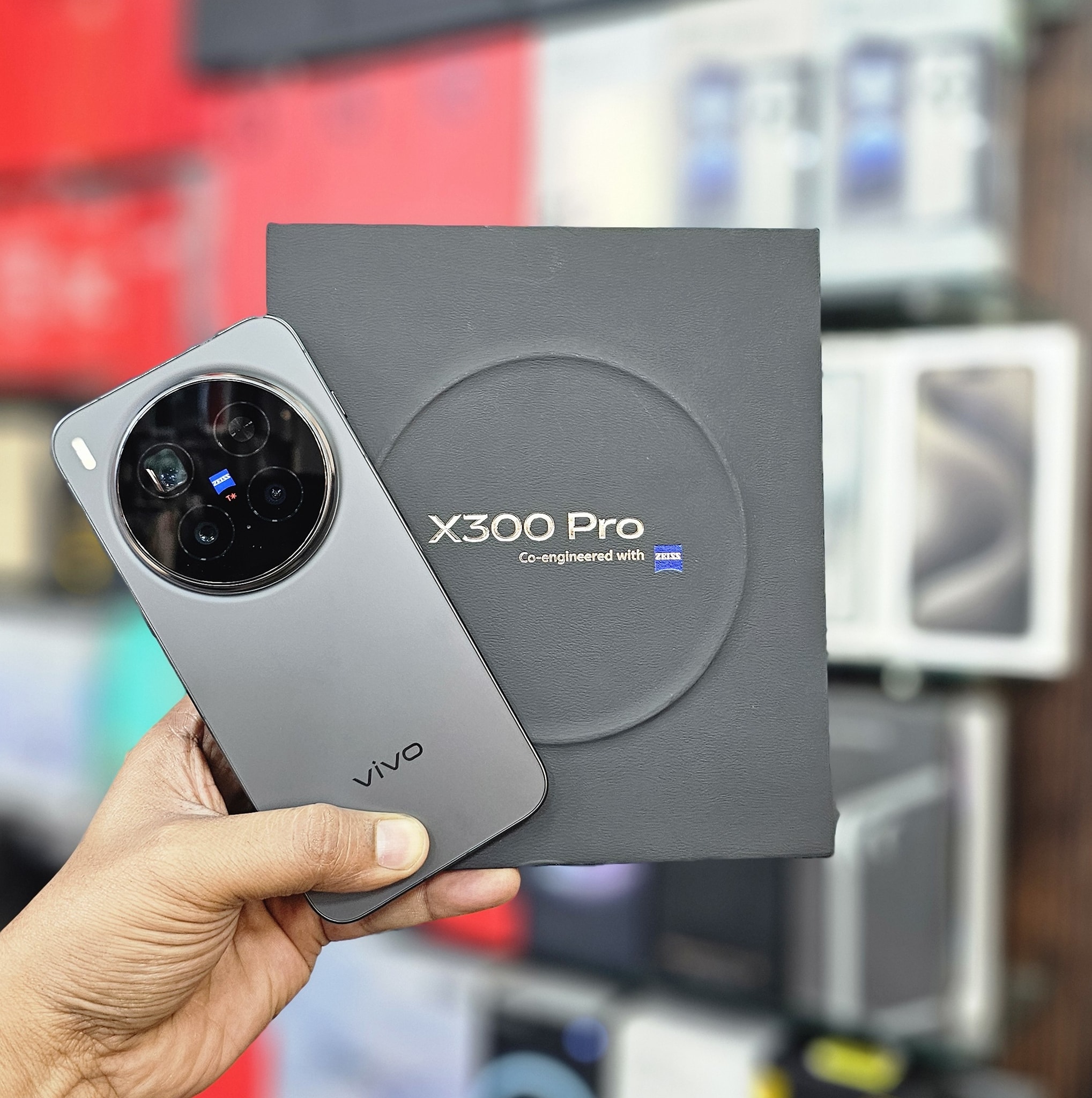 Vivo x300 pro 16gb ram 512gb storage, Just sealed cut, 1 year 