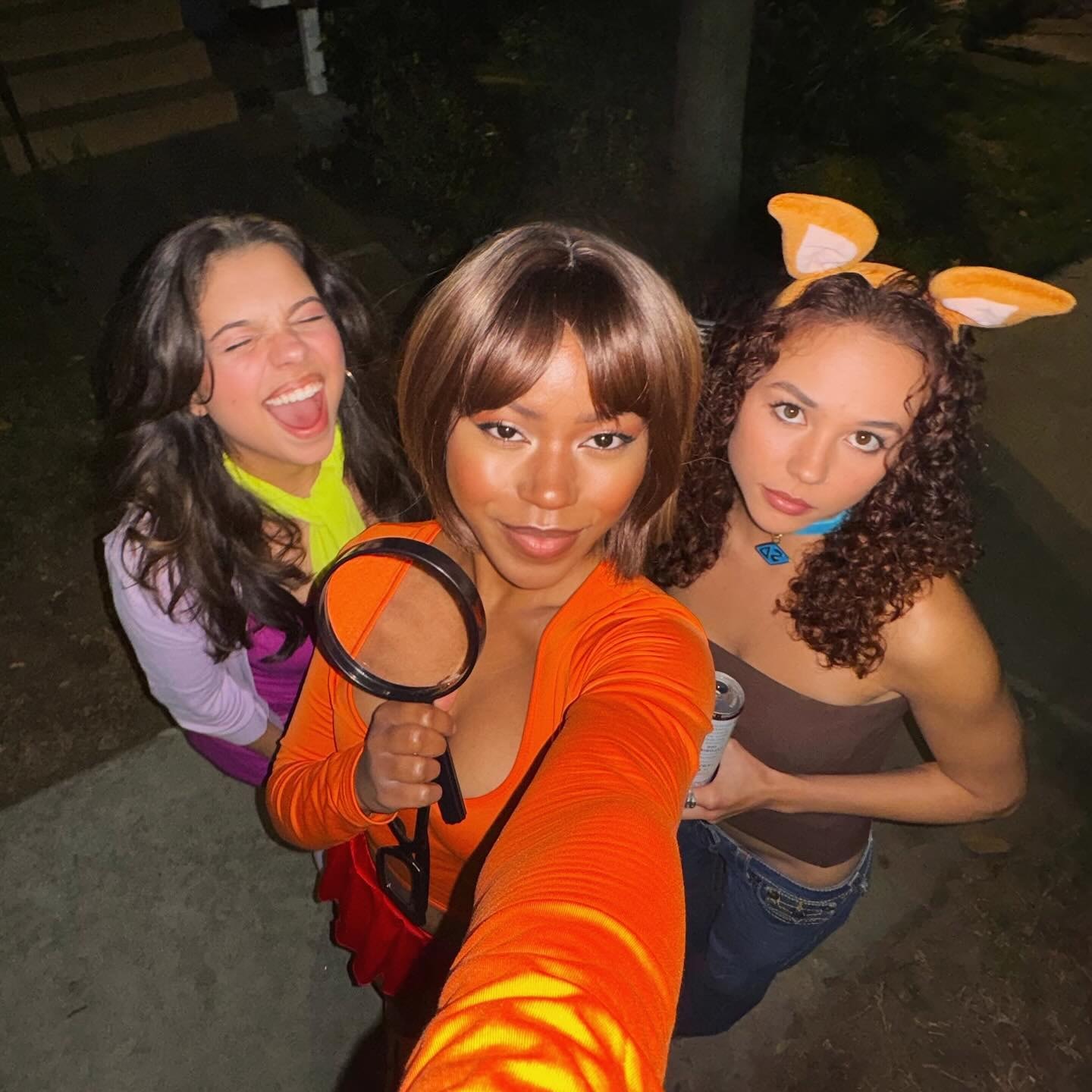 Nickelodeon - A random night out with the girls ️ # ...