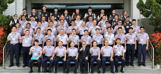 國家文官學院 106年度警佐警察人員晉升警正官等訓練於7月10日開訓 於臺灣警察專科學校 內政部警政署保安警察第四總隊 فيسبوك