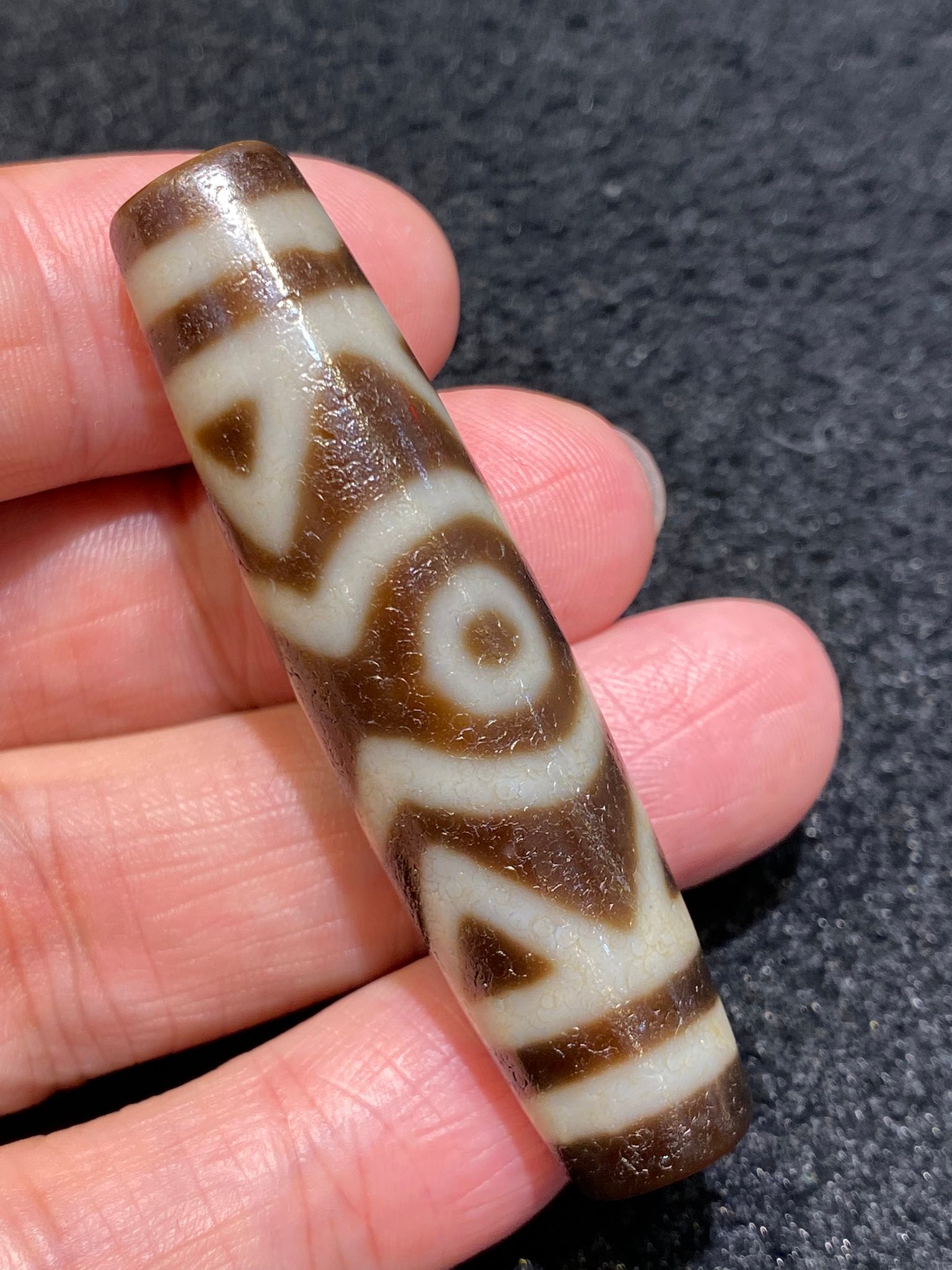 高油润金刚莲花三眼天珠， 结缘价💰200 尺寸58mm✖️14mm左右