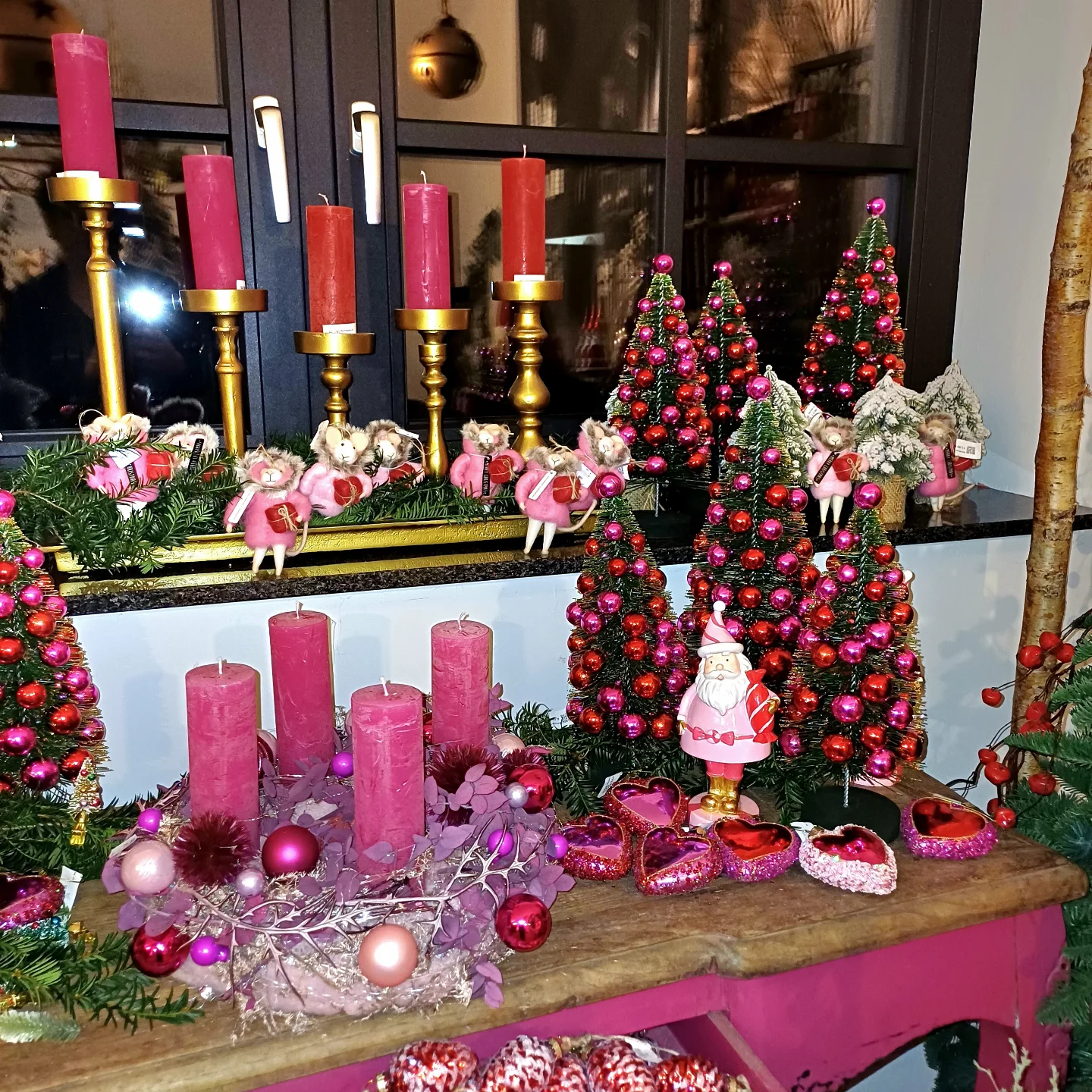 🕯Morgen ist es soweit. Unsere Adventsausstellung verzaubert euch mit den schönsten Weihnachtshighlights für euer Zuhause🫶 #adventsausstellung# adventskranz#gesteck#lichterglanz#kerzen#deko#kugeln#bunt#nikolaus#advent#weihnachten#weihnachtsbaum