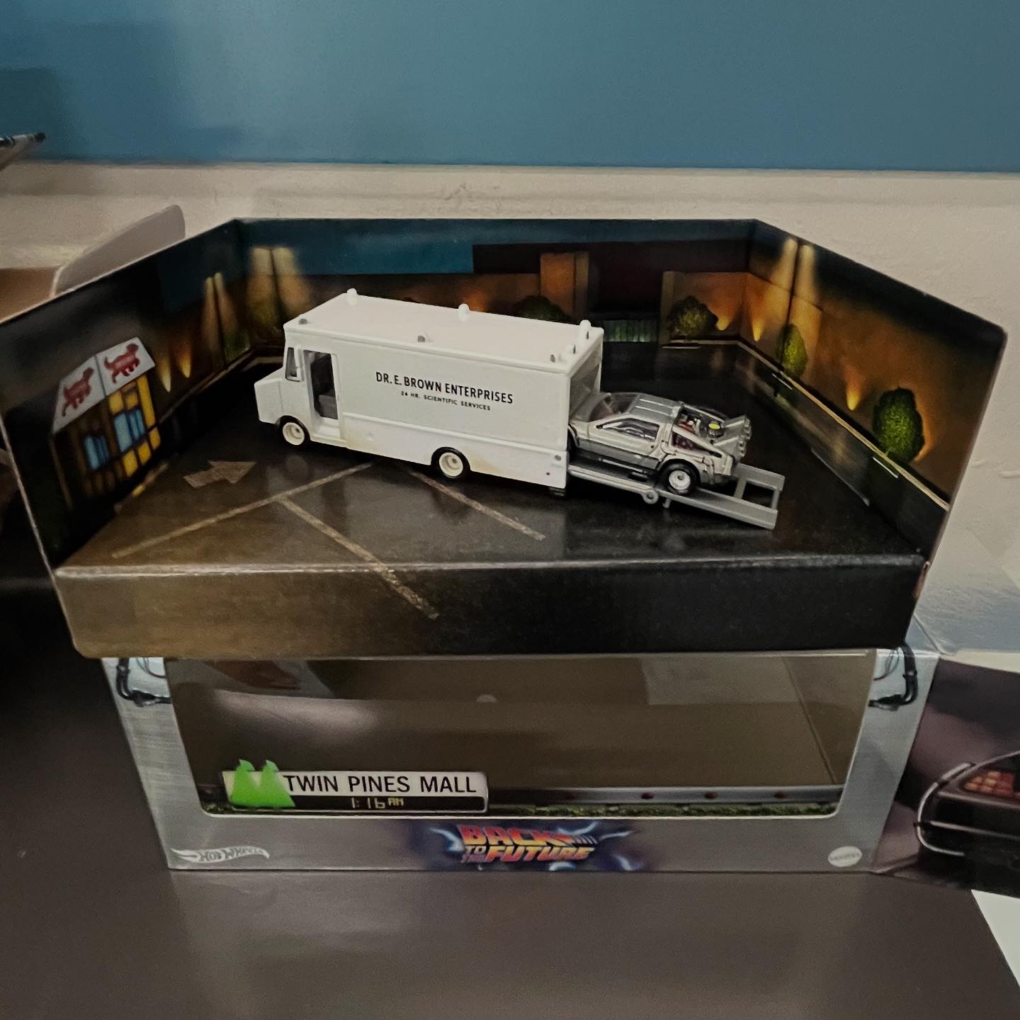 SDCC exclusive Hot Wheels DeLorean time machine and Doc Brown van