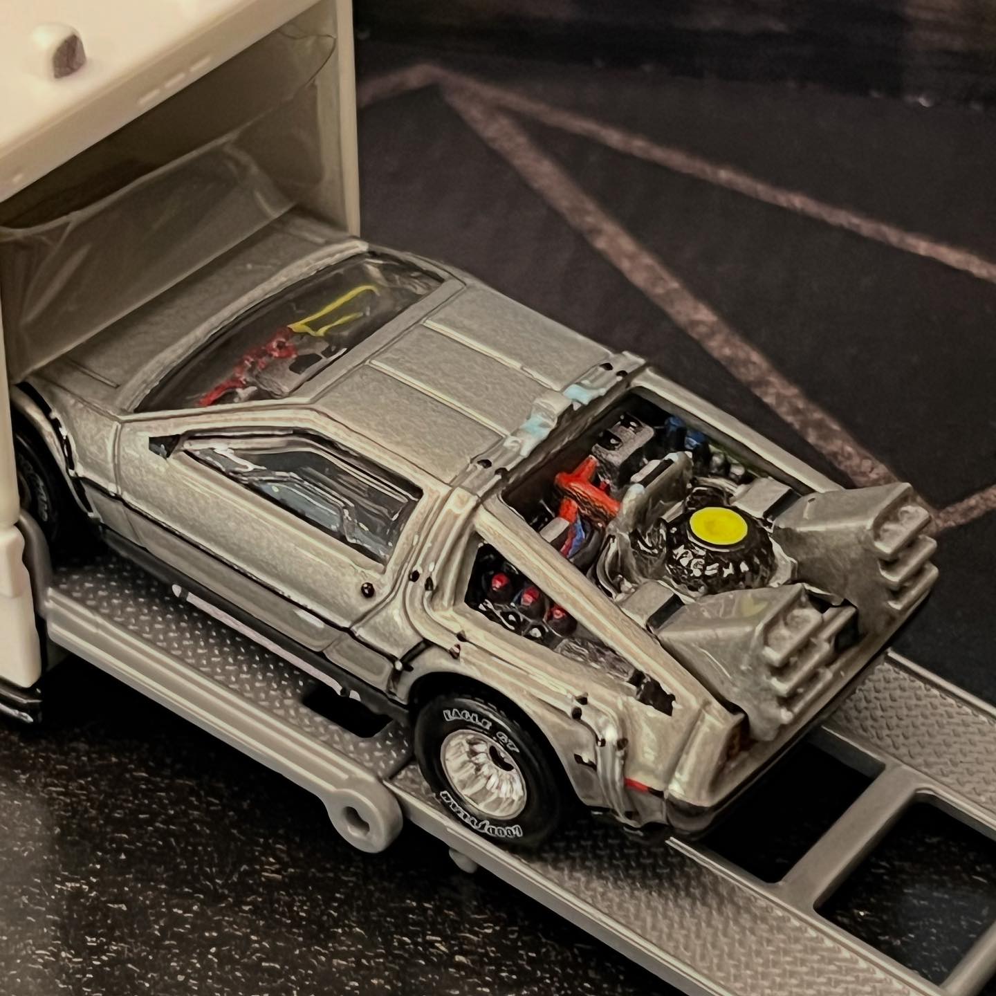 ホットウィール　SDCC デロリアン SDCC exclusive Hot Wheels DeLorean time machine and Doc Brown van