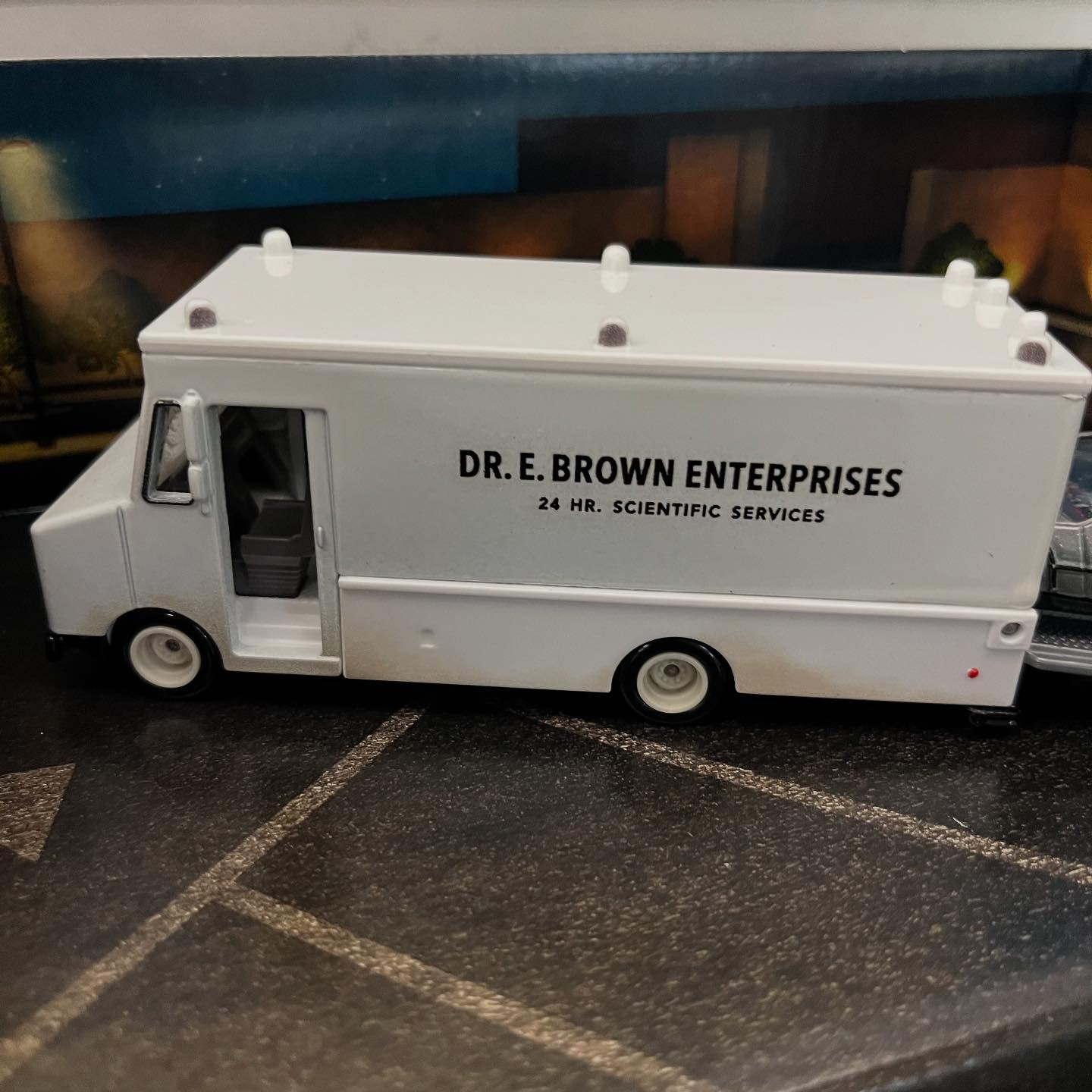 SDCC exclusive Hot Wheels DeLorean time machine and Doc Brown van
