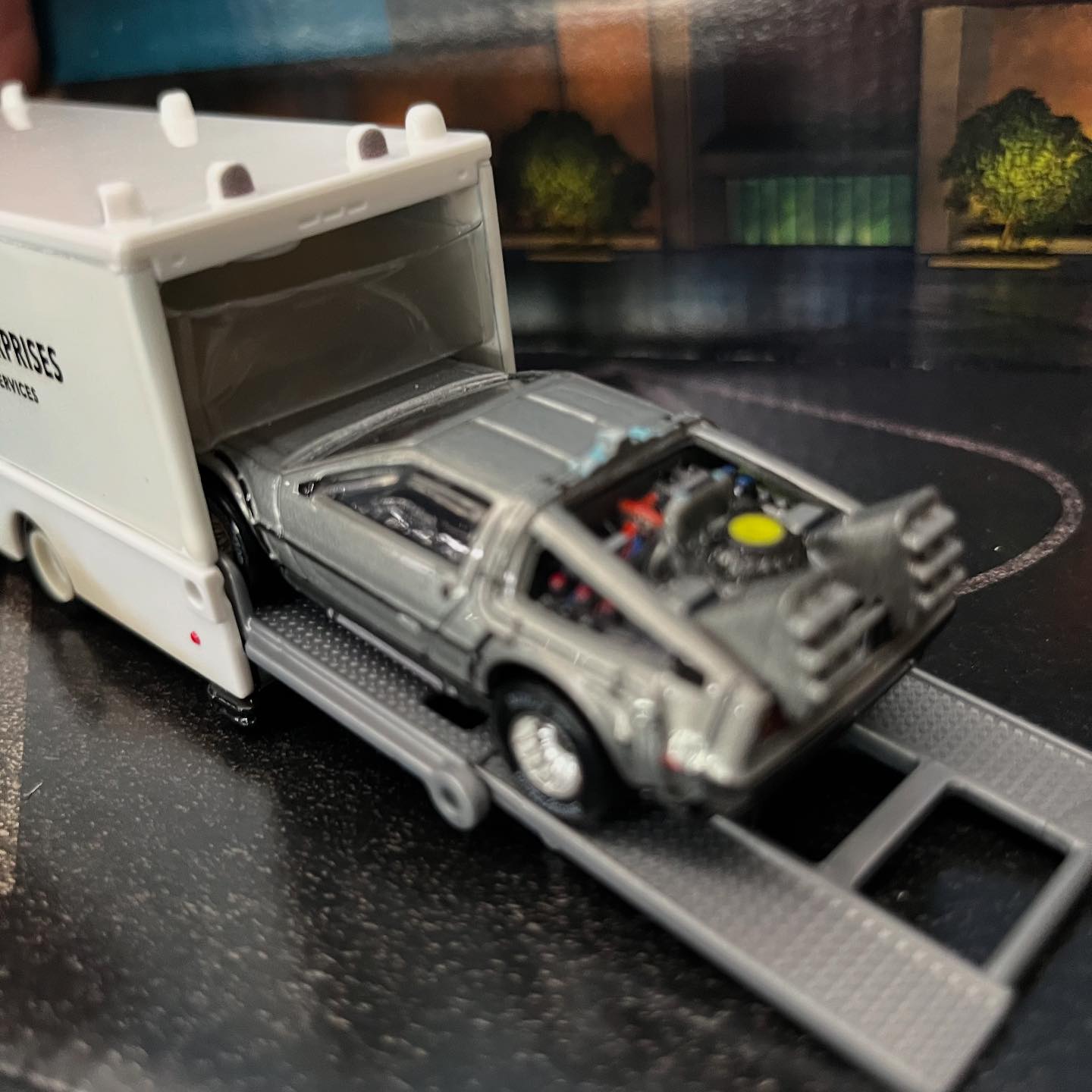 SDCC exclusive Hot Wheels DeLorean time machine and Doc Brown van