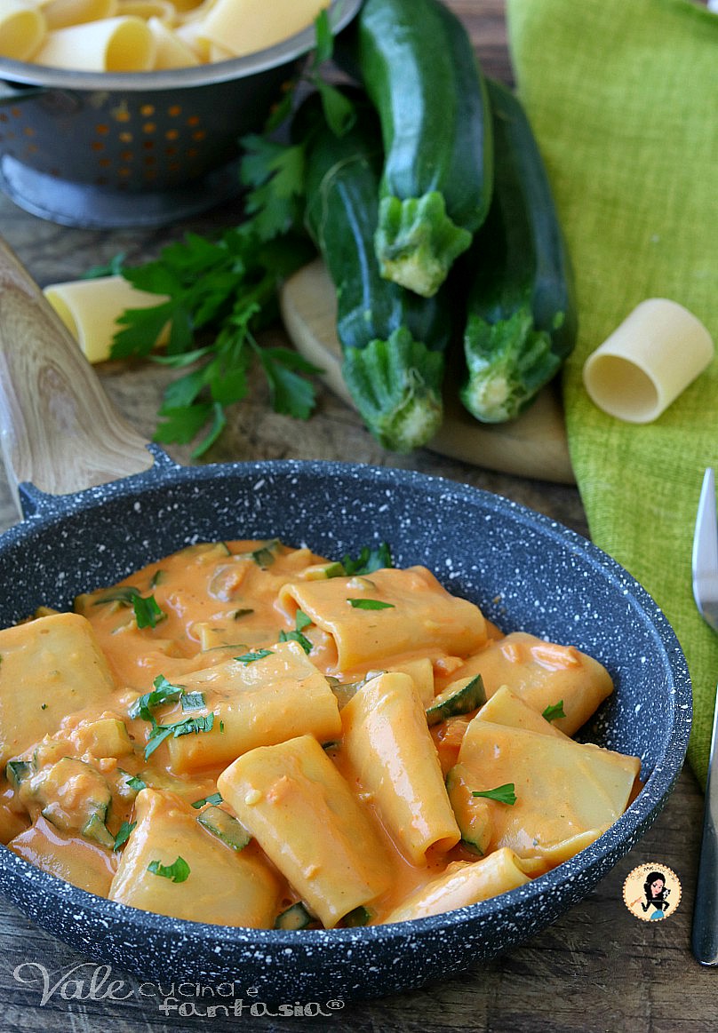 Vale - PACCHERI CREMOSI CON SALMONE E ZUCCHINE Un primo piatto veloce e ...