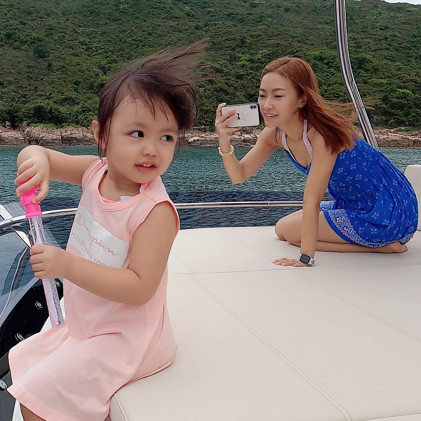 CoCo哥 - 香港真係好靚🏖Margaret 3歲第一次🛥遊船河 會比乜反應！？ Yachting at Hong... | Facebook