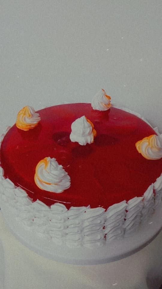 Katering - Torta helada de fresa y naranja decorada con... | Facebook