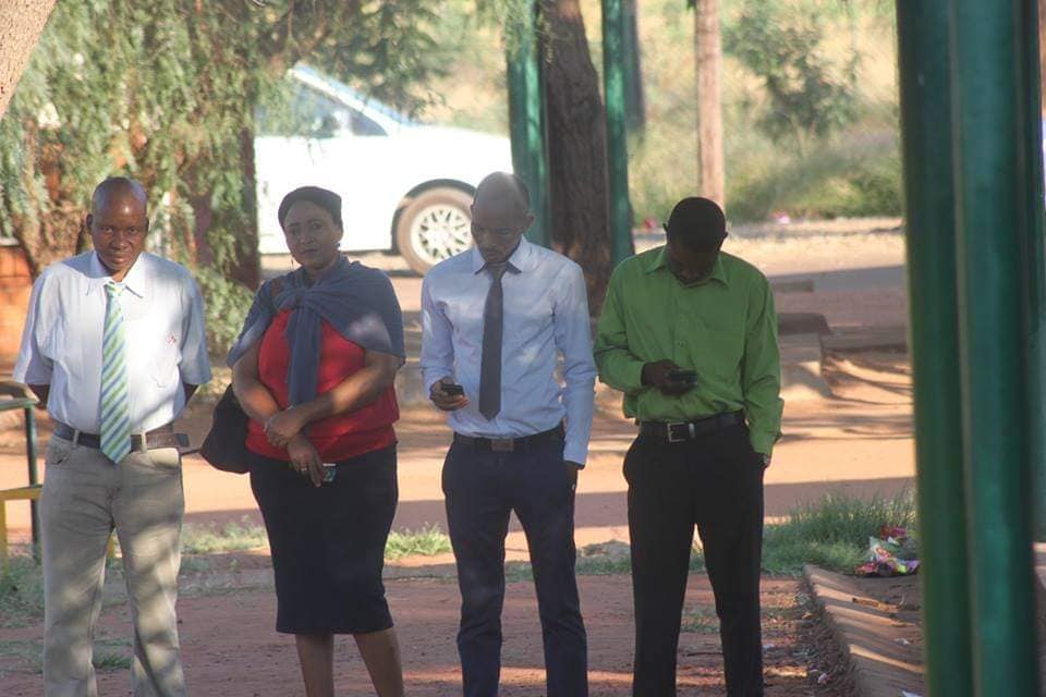 Moeding college, otse