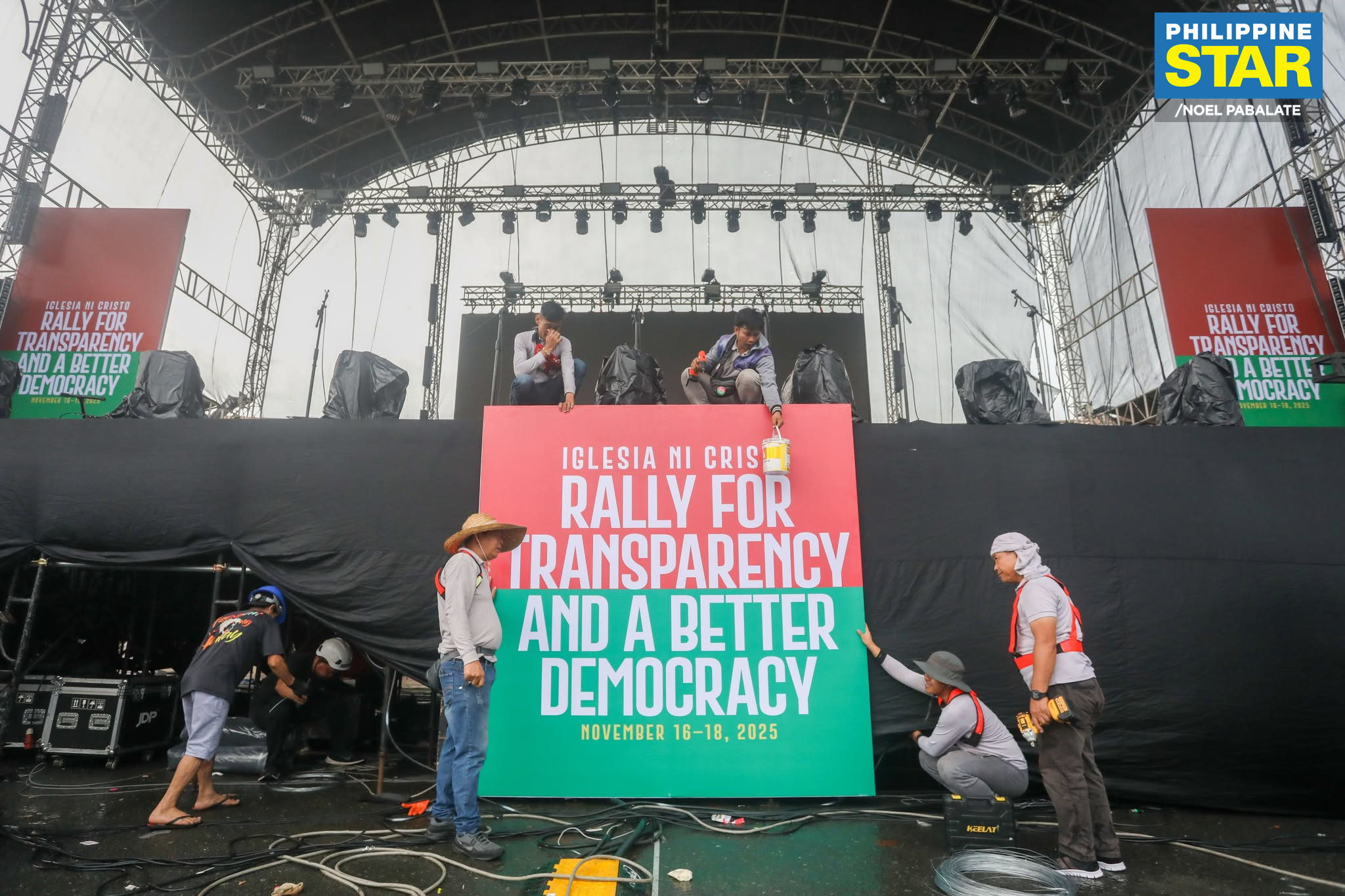 Philippine - Workers prepare the venue for the Iglesia Ni Cristo (INC ...