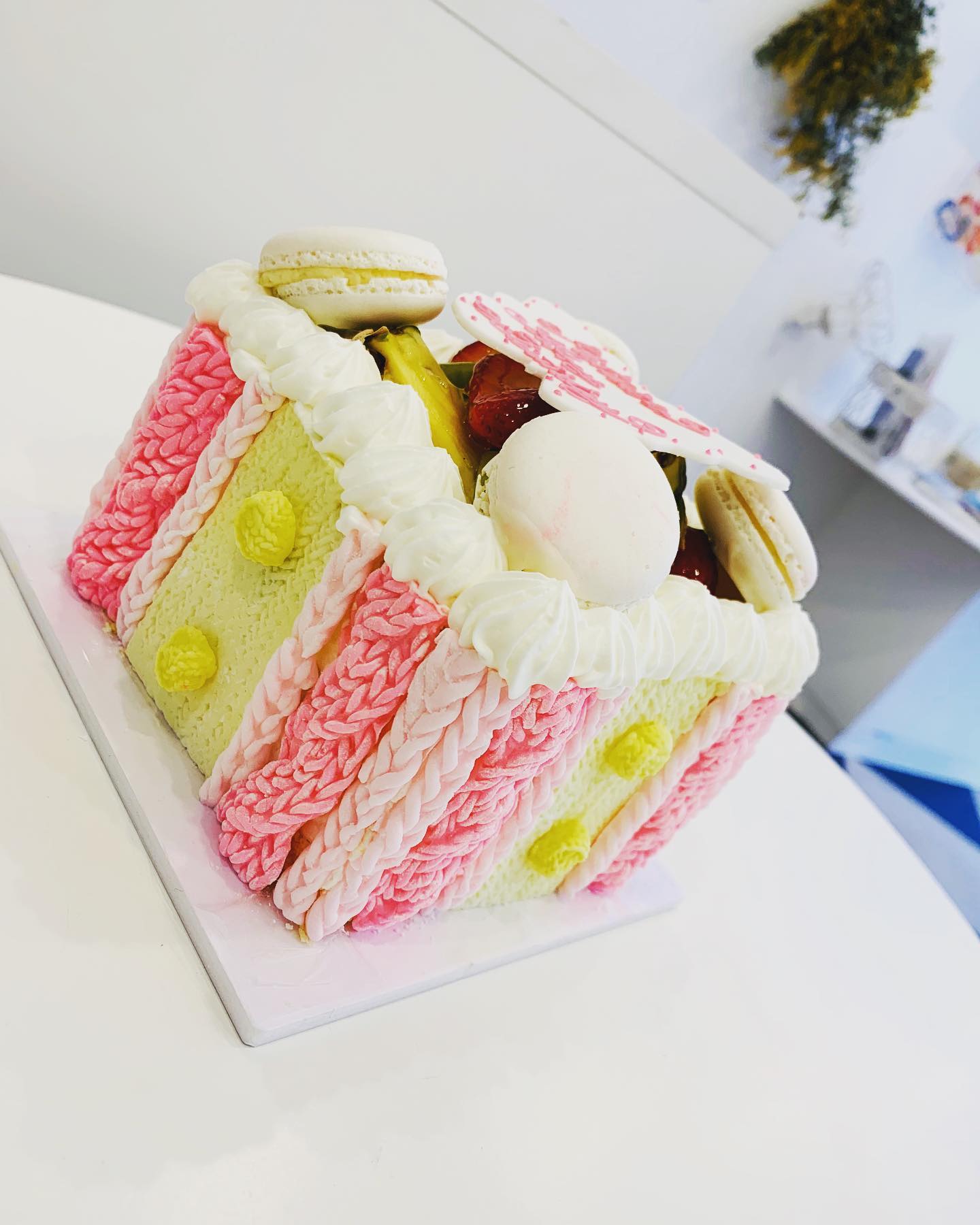 54closet クリスマスケーキを 見て ニットのケーキがいいと オーダーいただきました ニット ニットケーキ 54closet 誕生日 ケーキ オーダーケーキ Lオリジナルケーキ まだどこにもないスタイル ウエディングケーキ ケーキ残すなら54wedding レンタルケーキ