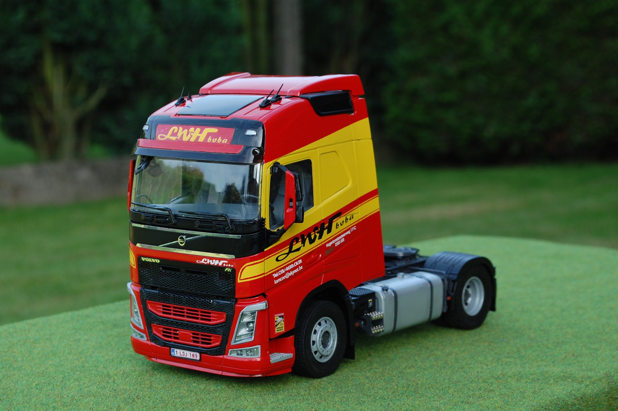 ITALERI 3962 1/24 Volvo FH Plat DAK – Kit Camion Plat Surbaissé Pour Maquettistes Exigeants Italeri Kit Plastique