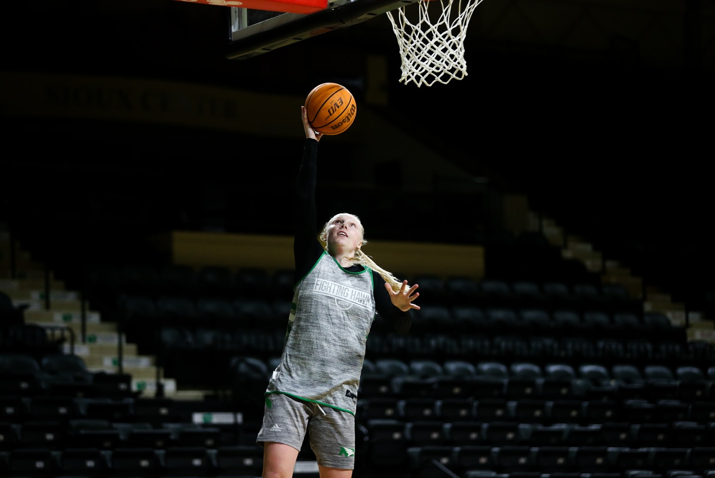 North Dakota Women's... - North Dakota Women's Basketball