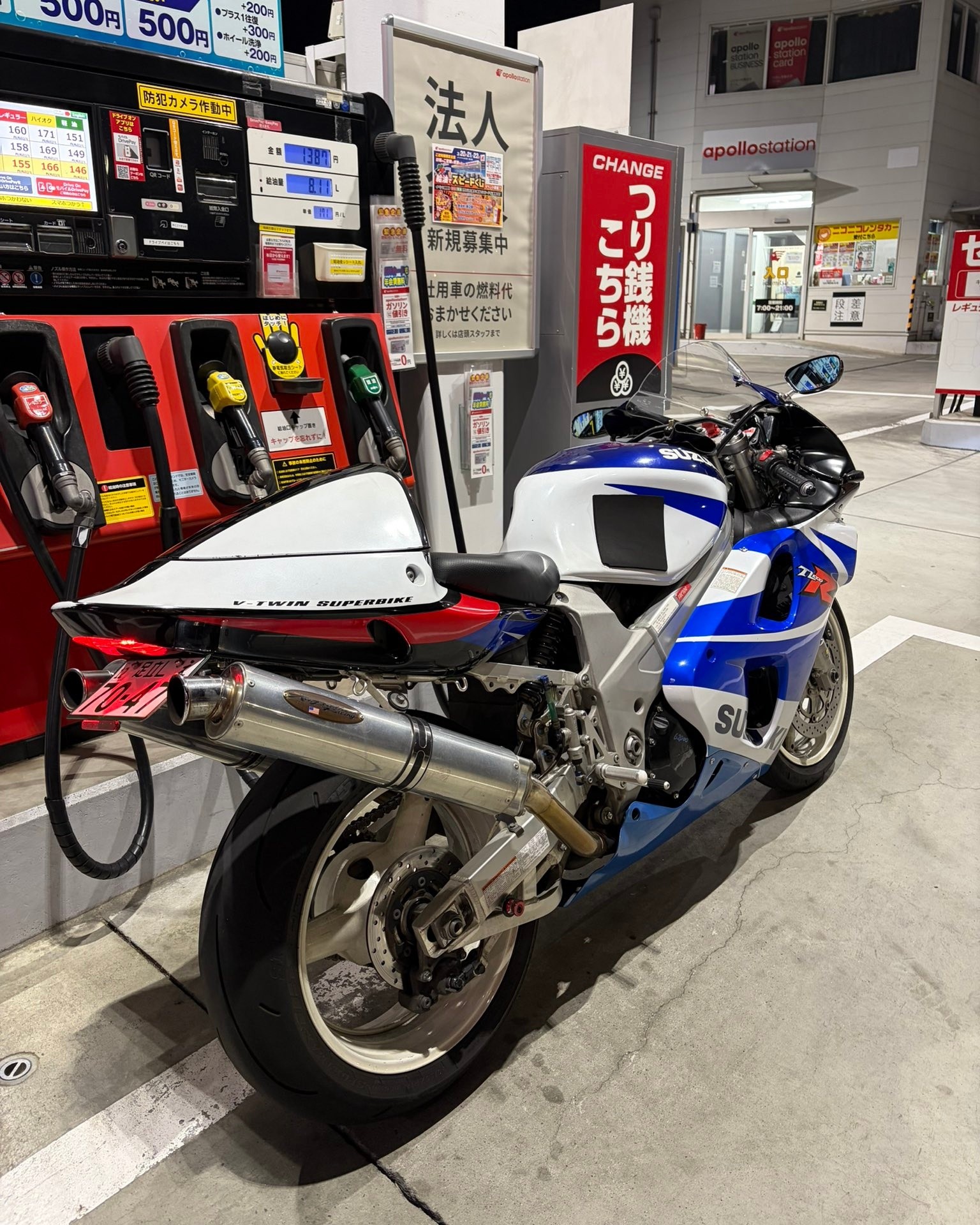 Suzuki's big twin of the last 90s and early 2000s. the TL1000R 💙🔥